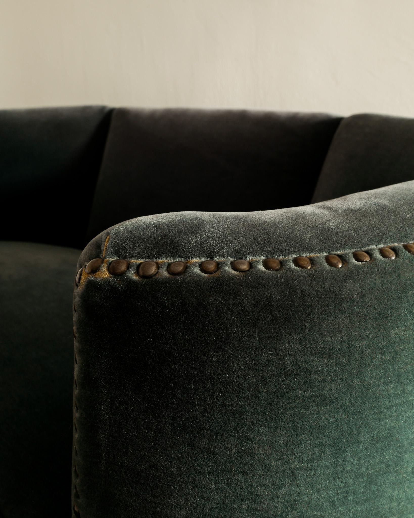 Swedish Mid Century Modern Curved Sofa in Dark Green Velvet Upholstery, 1930s  For Sale 1