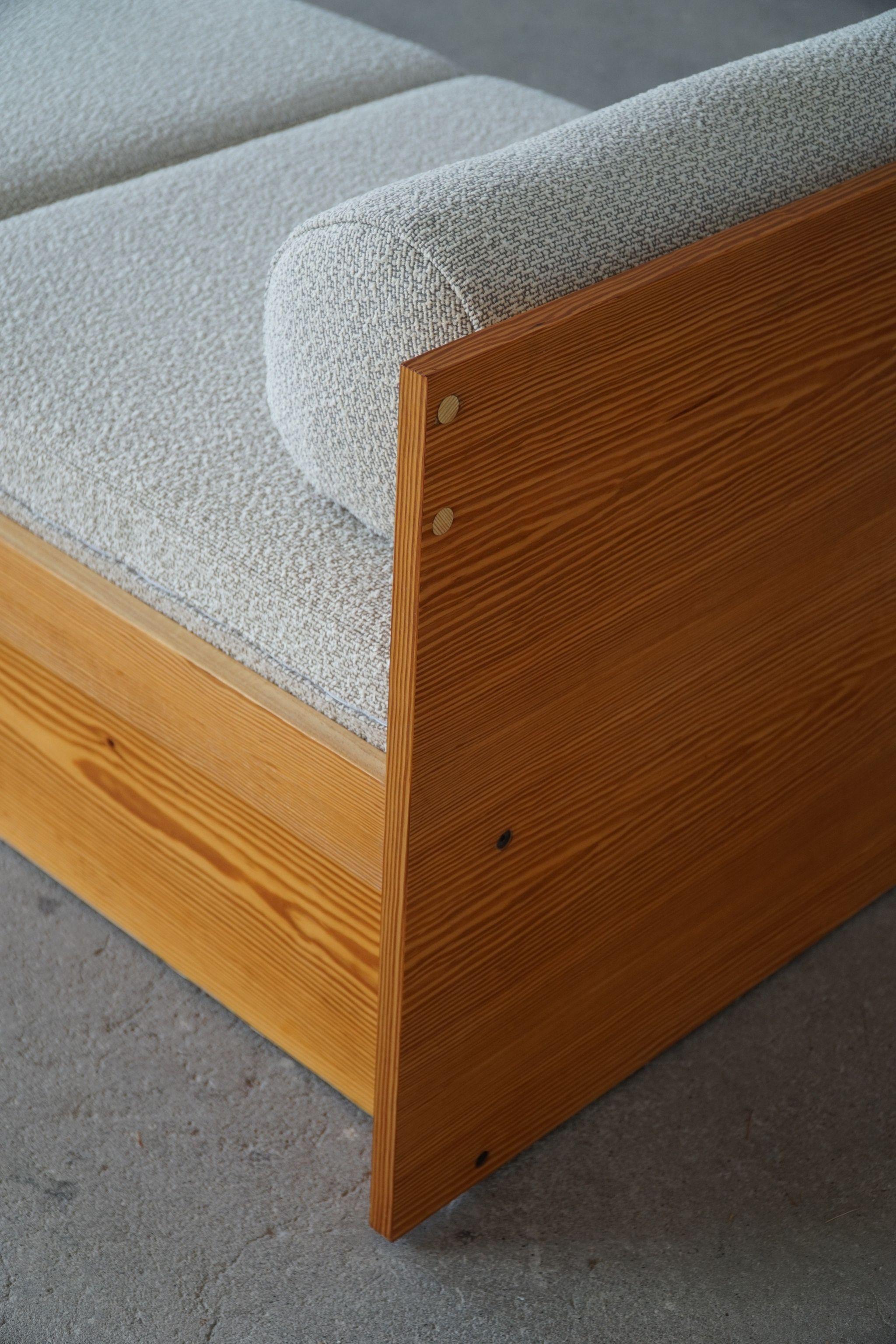 Swedish Mid-Century Modern Daybed, Reupholstered in Wool, Made in Pine, 1970s 9