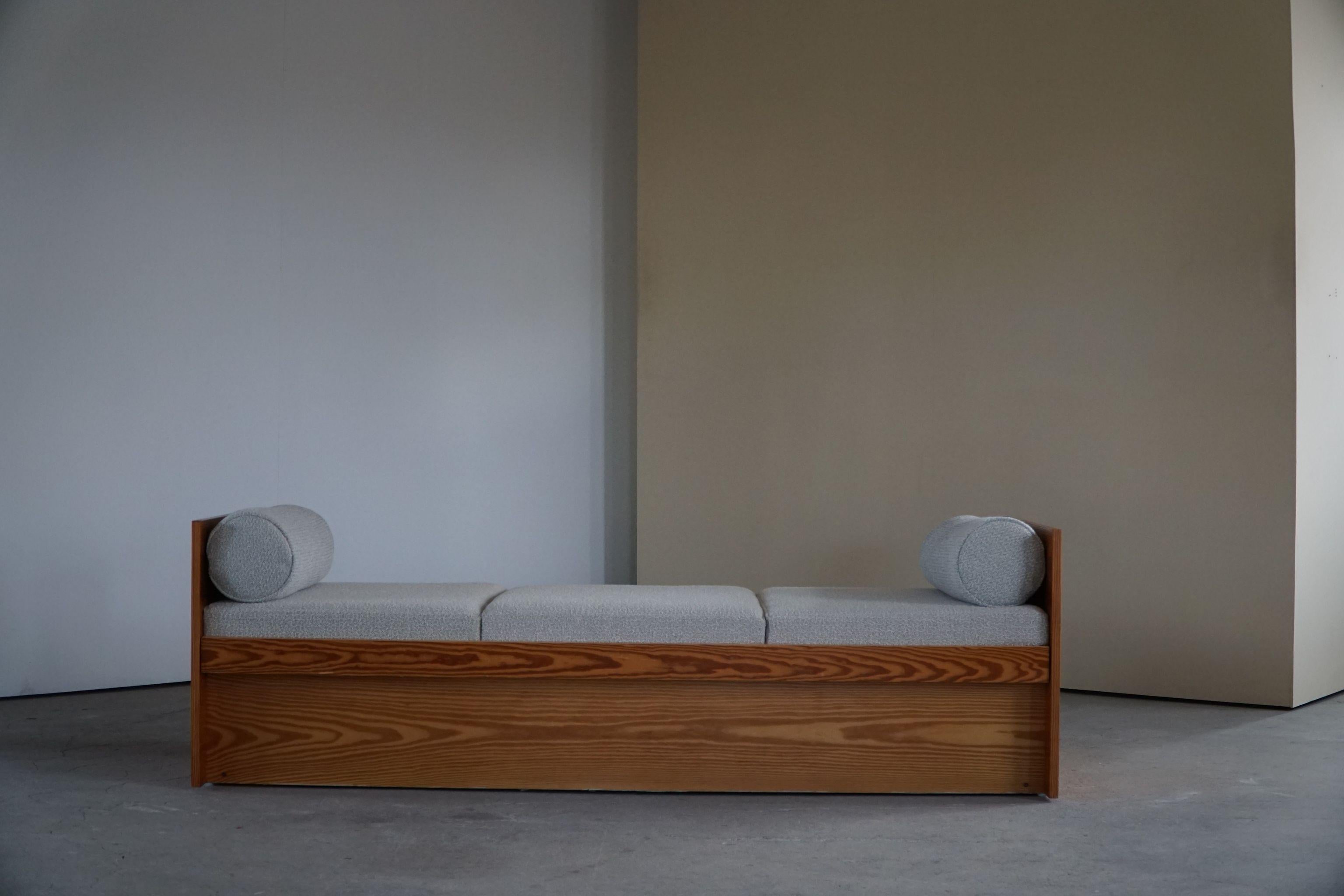 Swedish Mid-Century Modern Daybed, Reupholstered in Wool, Made in Pine, 1970s 3