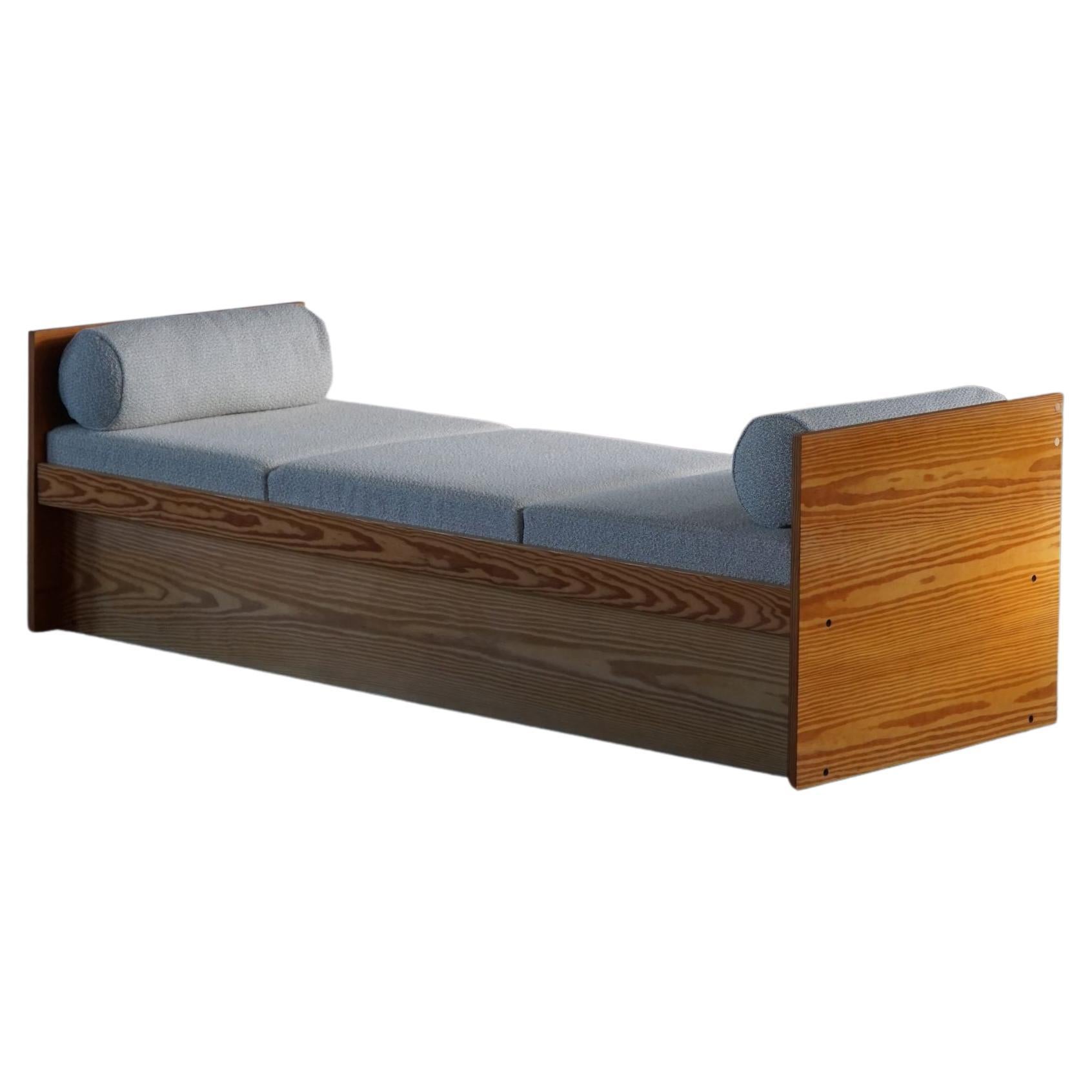Swedish Mid-Century Modern Daybed, Reupholstered in Wool, Made in Pine, 1970s