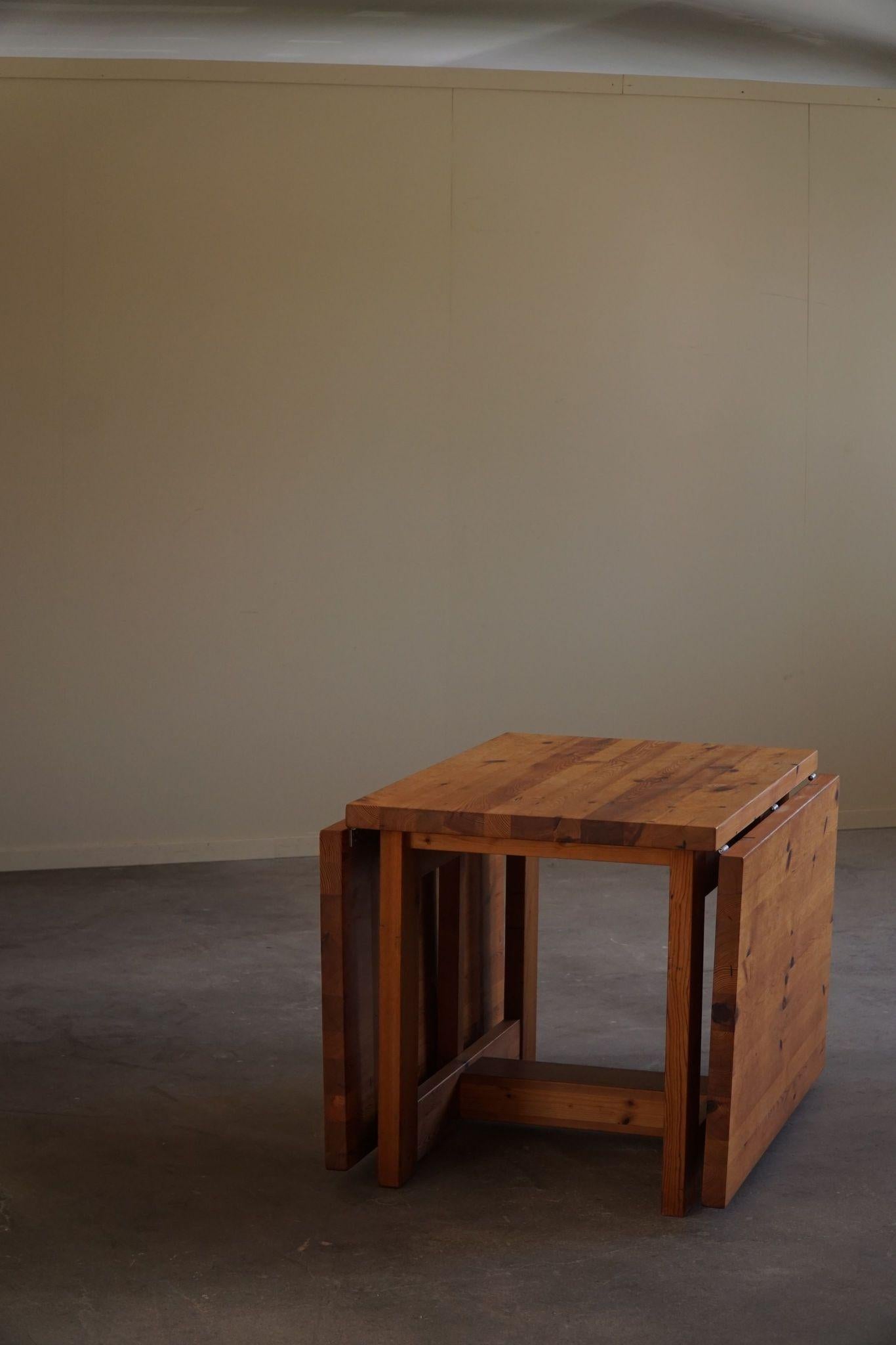 Swedish Mid Century Modern, Drop Leaf Folding Table in Pine, Sven Larsson, 1960s In Good Condition For Sale In Odense, DK