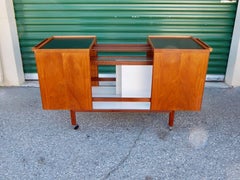 Swedish Mid-Century Modern Extending Bar Cart in Walnut, circa 1950