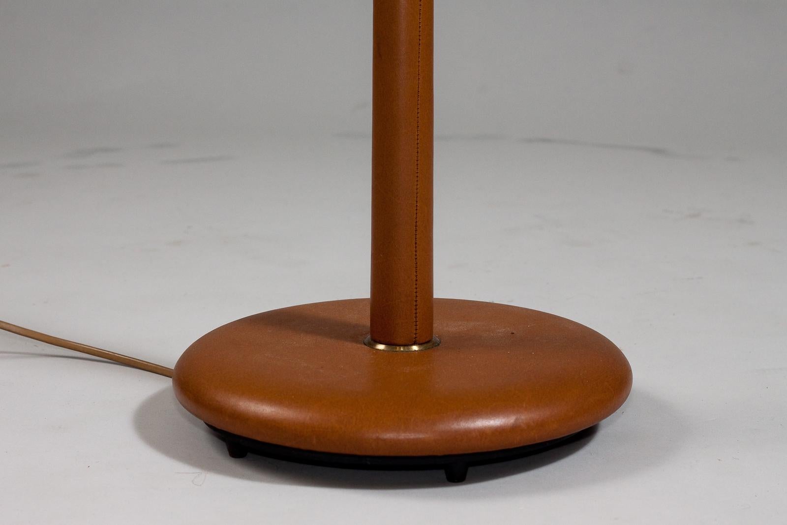 Lampada da terra svedese di metà secolo in pelle, ANF In condizioni buone in vendita a Turku, Varsinais-Suomi