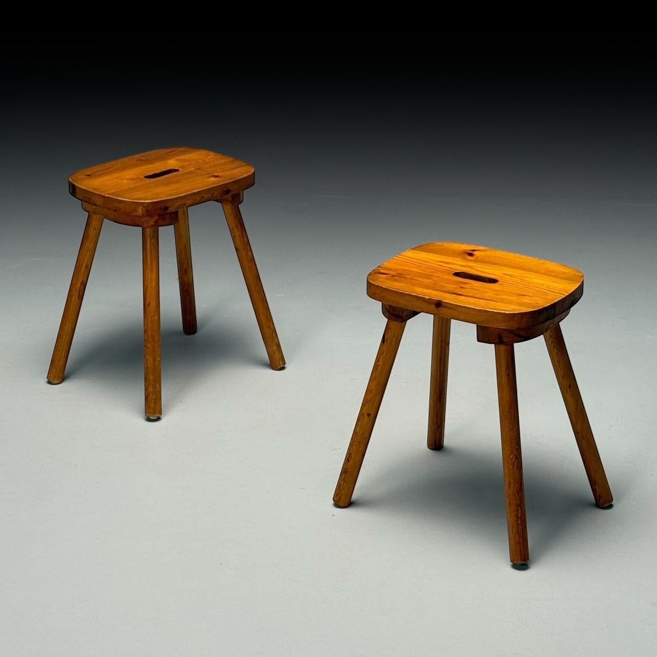 Suédois Tabourets d'appoint suédois modernes du milieu du siècle, pin, Suède, 1970 en vente