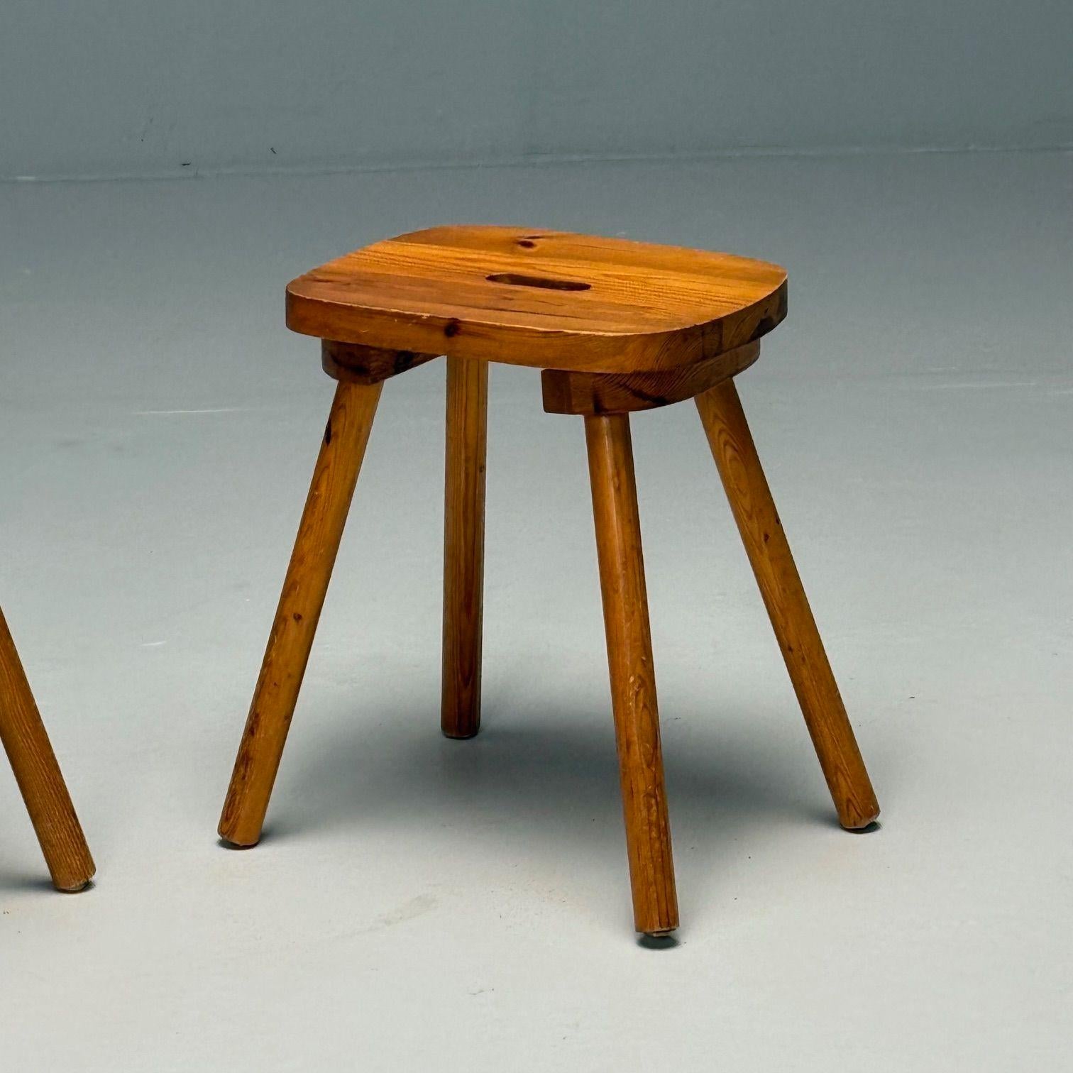 Tabourets d'appoint suédois modernes du milieu du siècle, pin, Suède, 1970 en vente 1