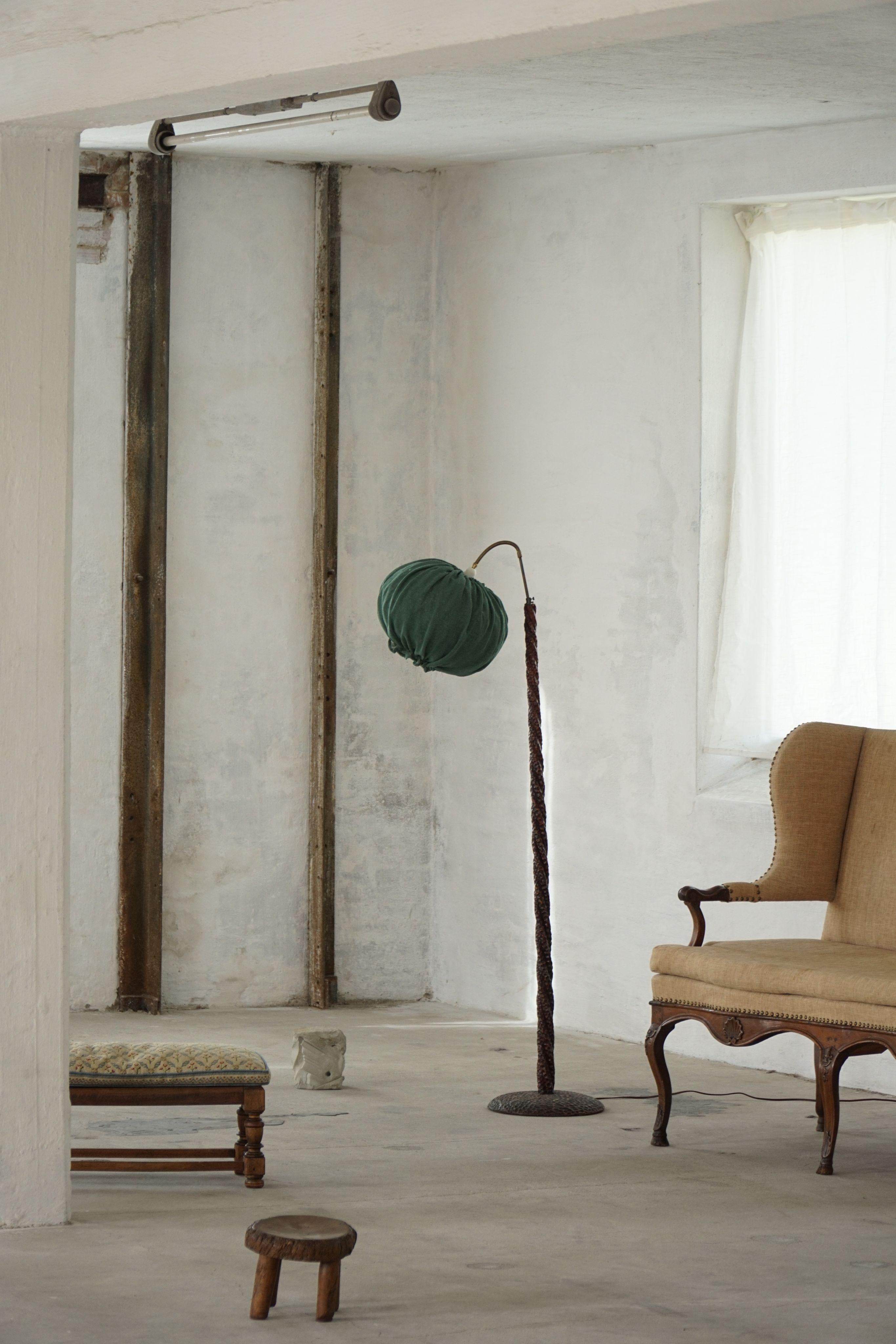 Swedish Mid-Century Modern Organic Floor Lamp in Burned Wood, Wabi Sabi, 1950s In Good Condition For Sale In Odense, DK