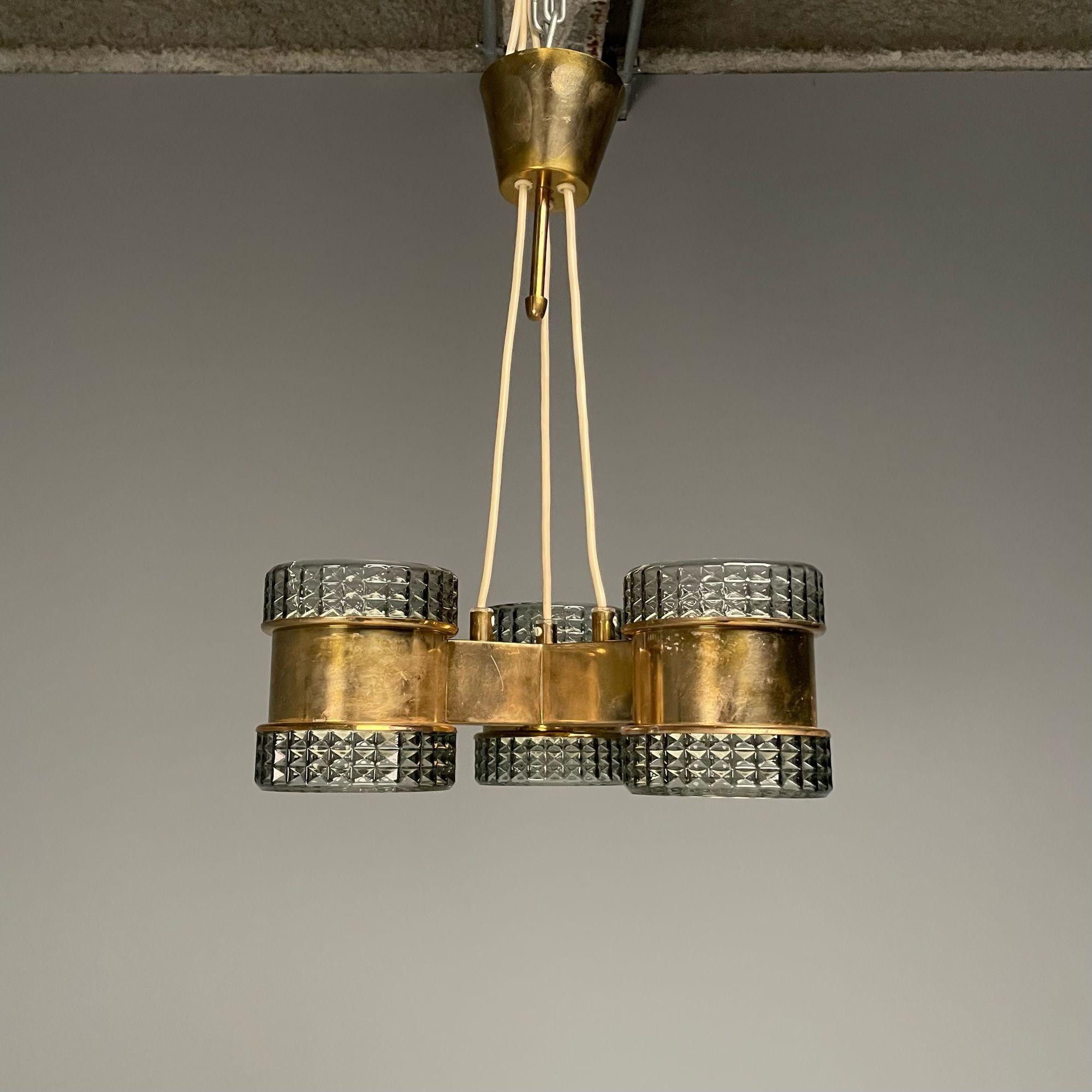 Mid-Century Modern Pendentif suédois The Modernity, verre, laiton, Suède, années 1950 en vente