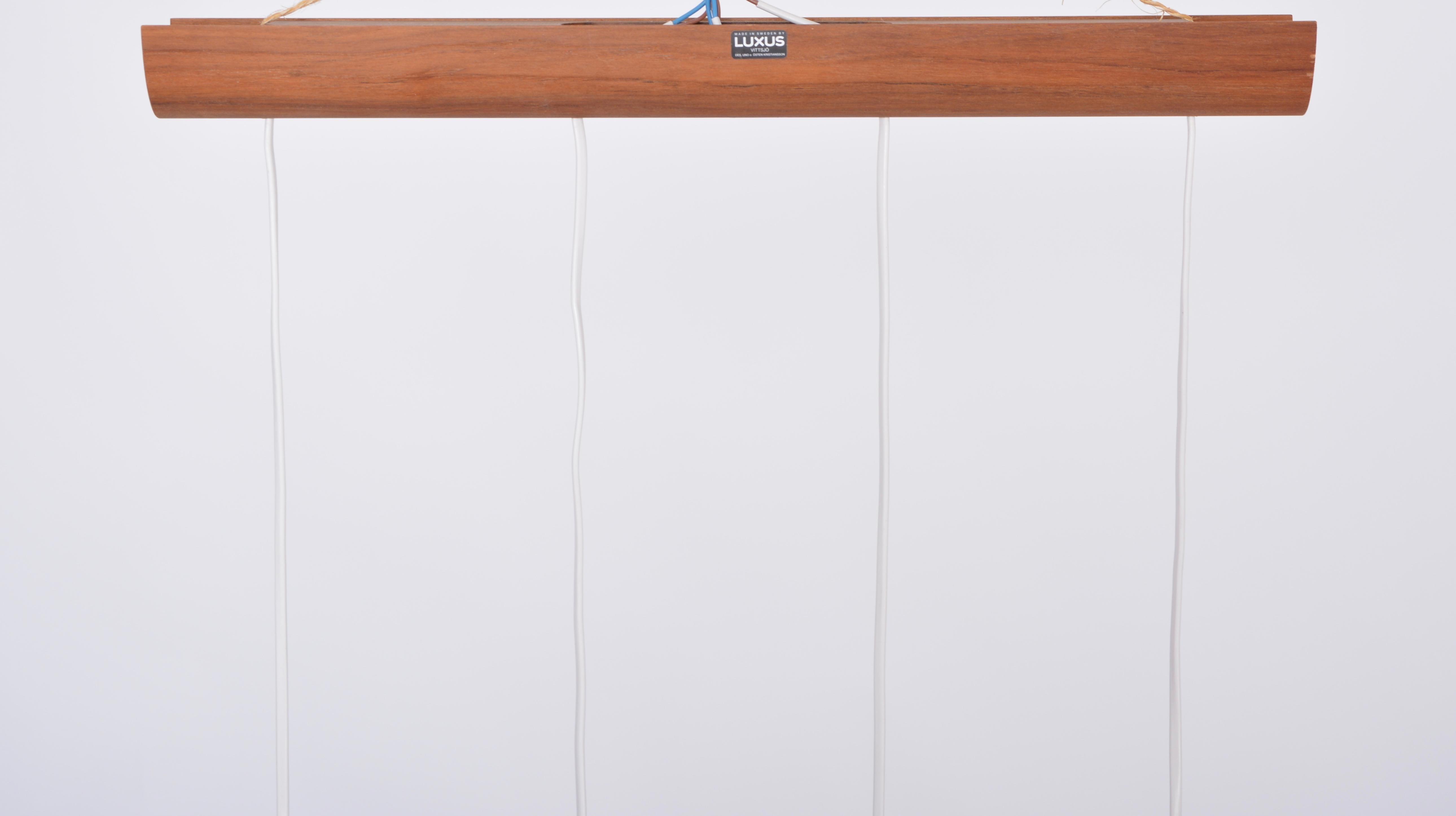 Lampada a sospensione svedese del Mid-Century Modern di Uno & Östen Kristiansson per Luxus in vendita 3