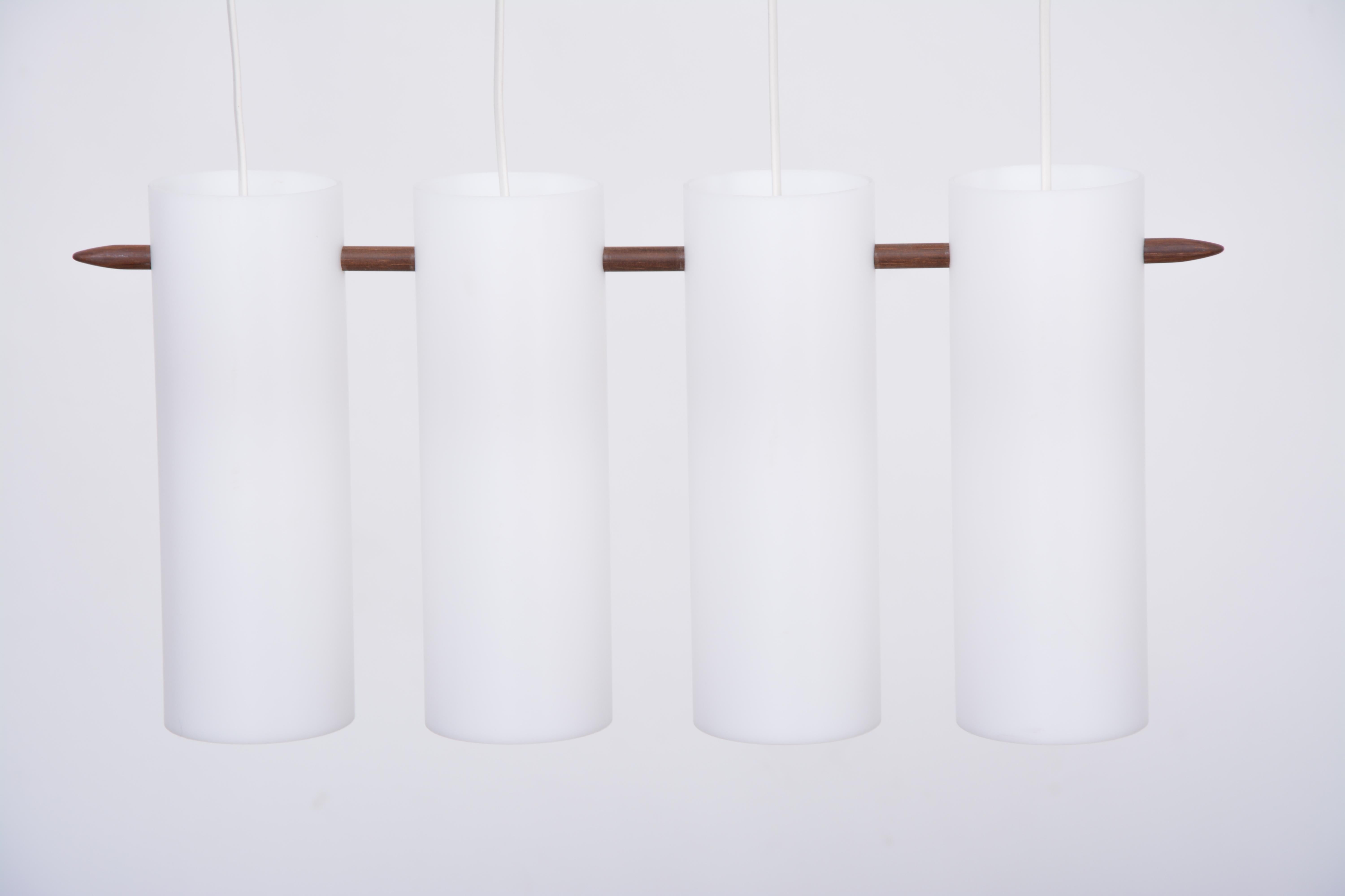 Lampada a sospensione svedese del Mid-Century Modern di Uno & Östen Kristiansson per Luxus in vendita 2