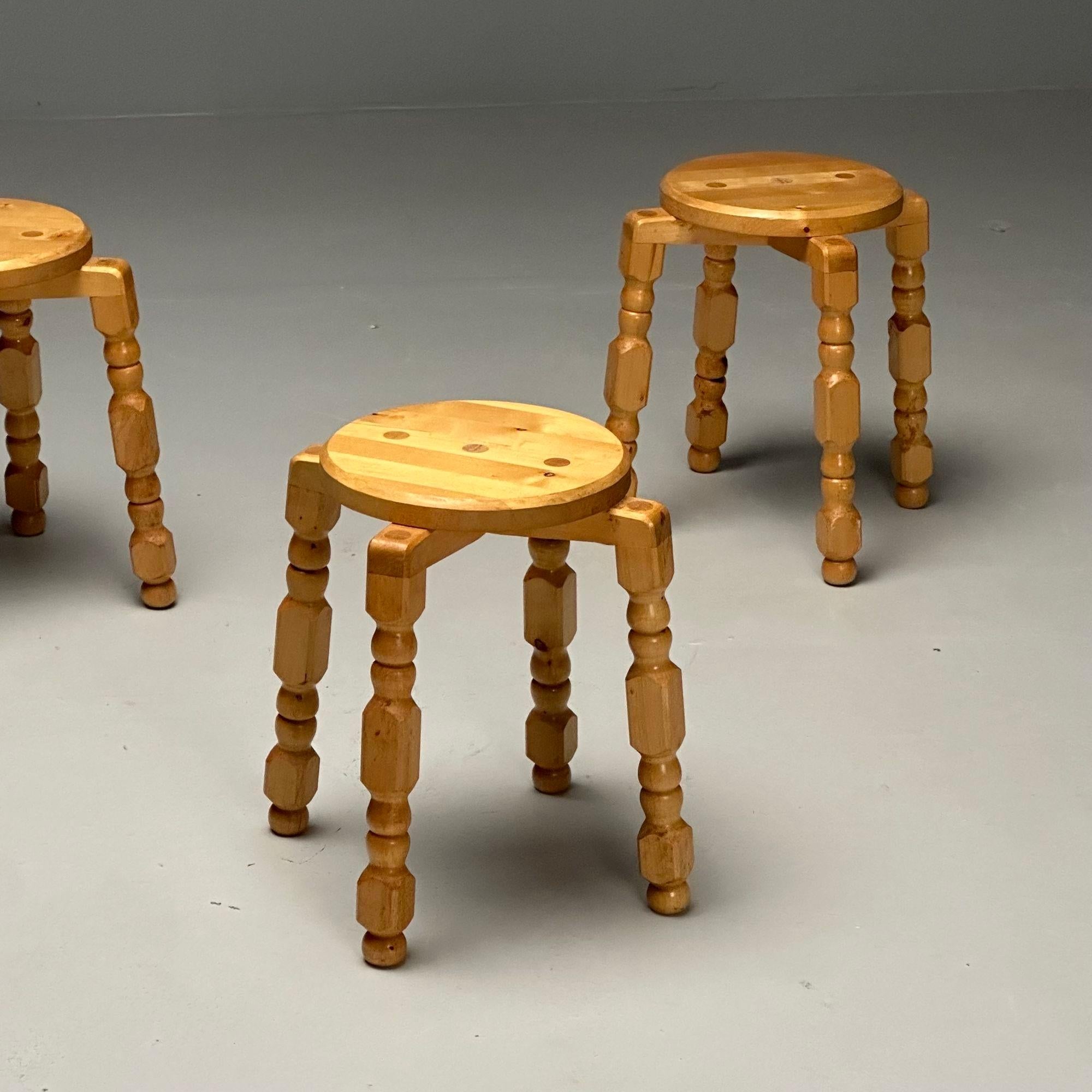 Mid-Century Modern Tabourets ludiques suédois modernes du milieu du siècle, bouleau, Suède, années 1960 en vente