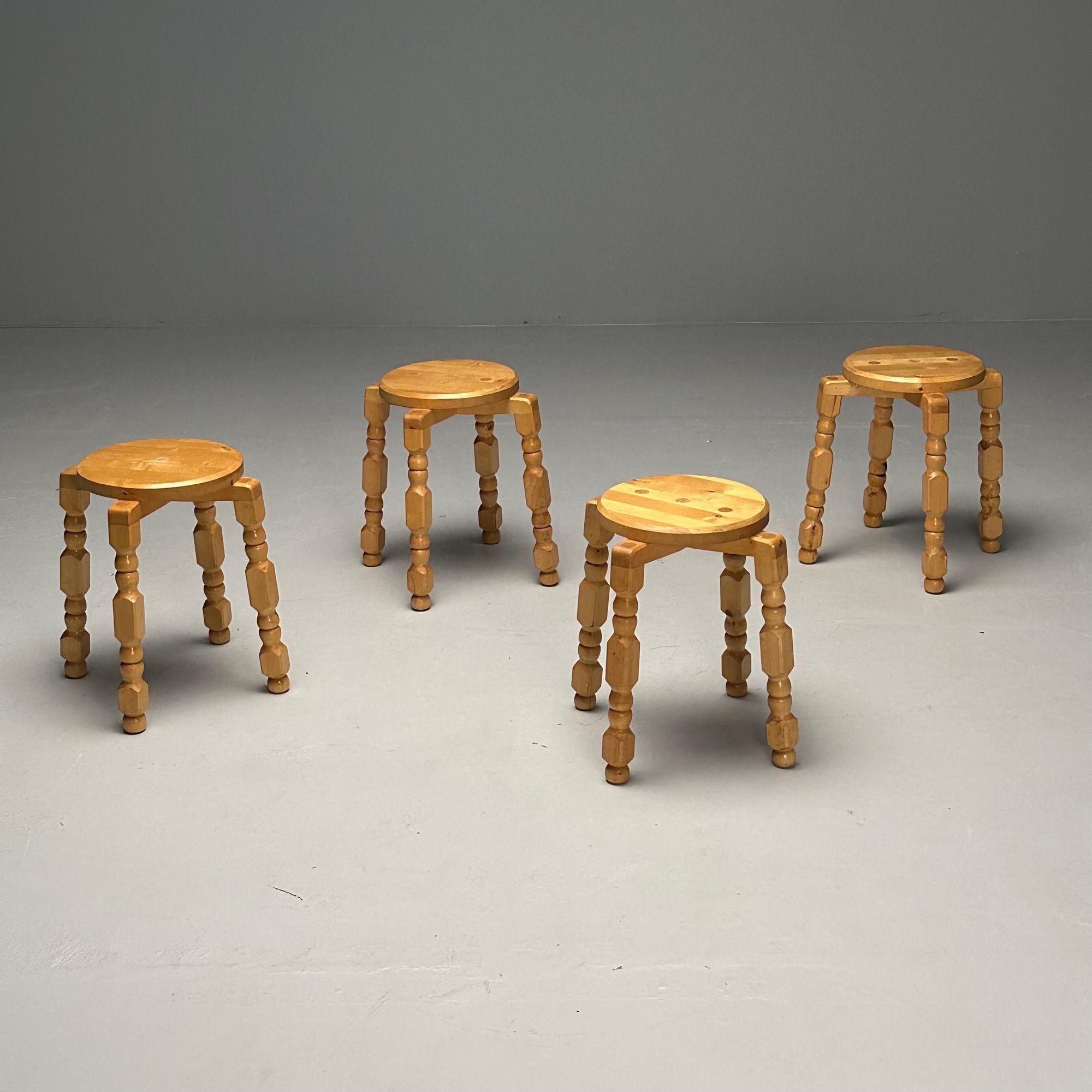 Suédois Tabourets ludiques suédois modernes du milieu du siècle, bouleau, Suède, années 1960 en vente