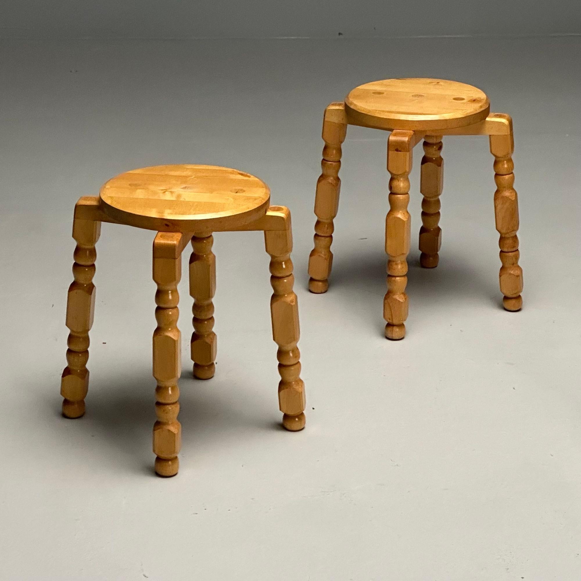 Tabourets ludiques suédois modernes du milieu du siècle, bouleau, Suède, années 1960 Bon état - En vente à Manhasset, NY