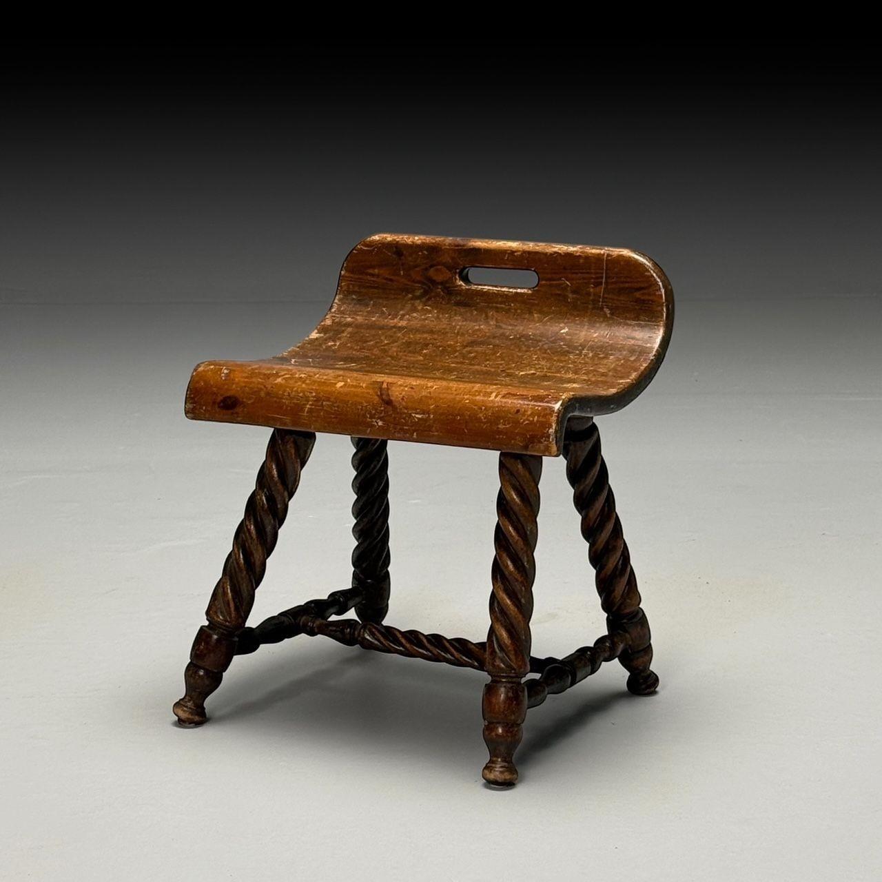 Sgabello da mungitura svedese di metà secolo, provinciale, Barley Twist, sgabello basso, Oak, Svezia, 1900

Questo sgabello da mungitura di provincia scandinavo dell'inizio del XX secolo è realizzato in rovere massiccio. Presenta quattro gambe a