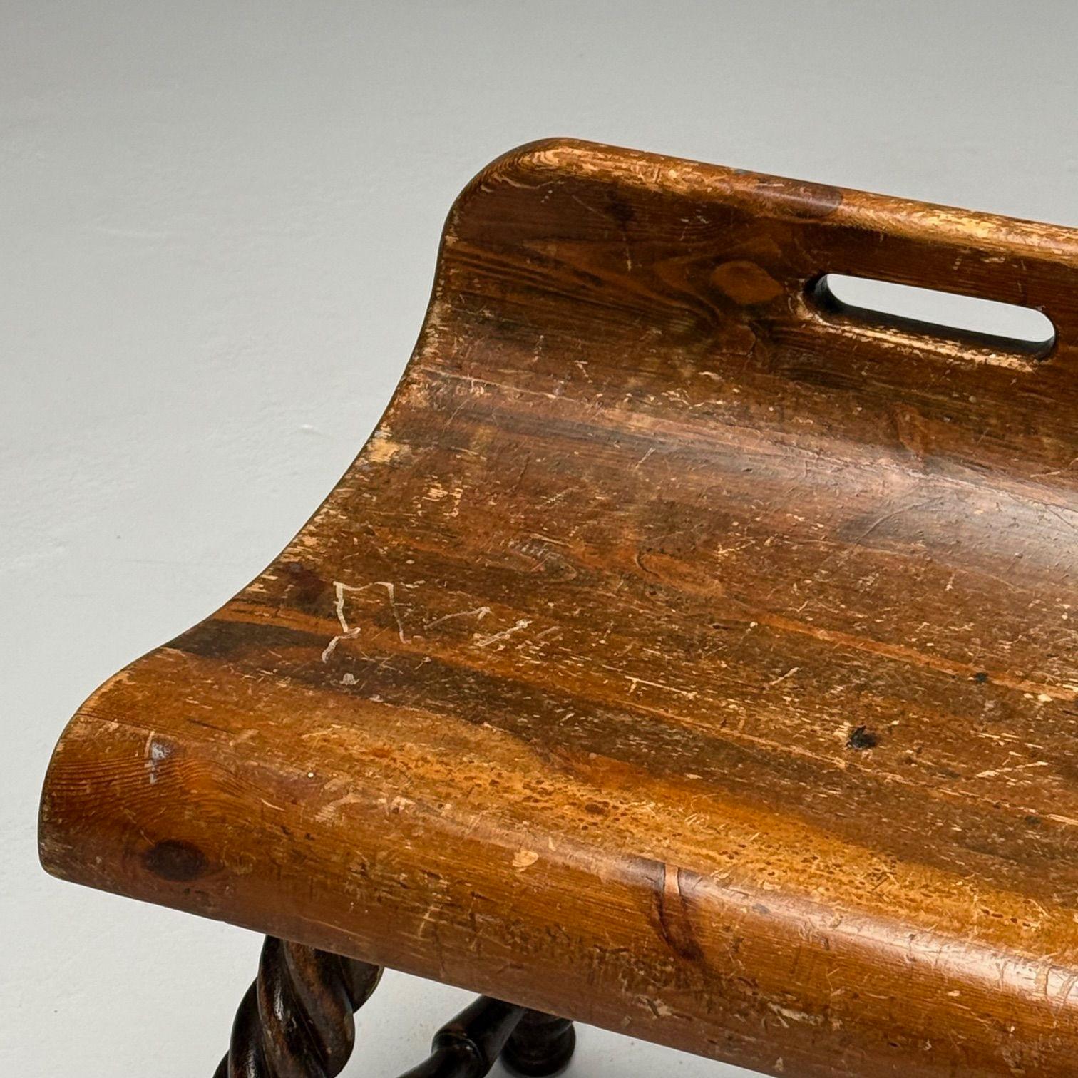 Sgabello da mungitura svedese di metà secolo moderno, provinciale, Oak, Svezia, 1900 In condizioni discrete in vendita a Manhasset, NY
