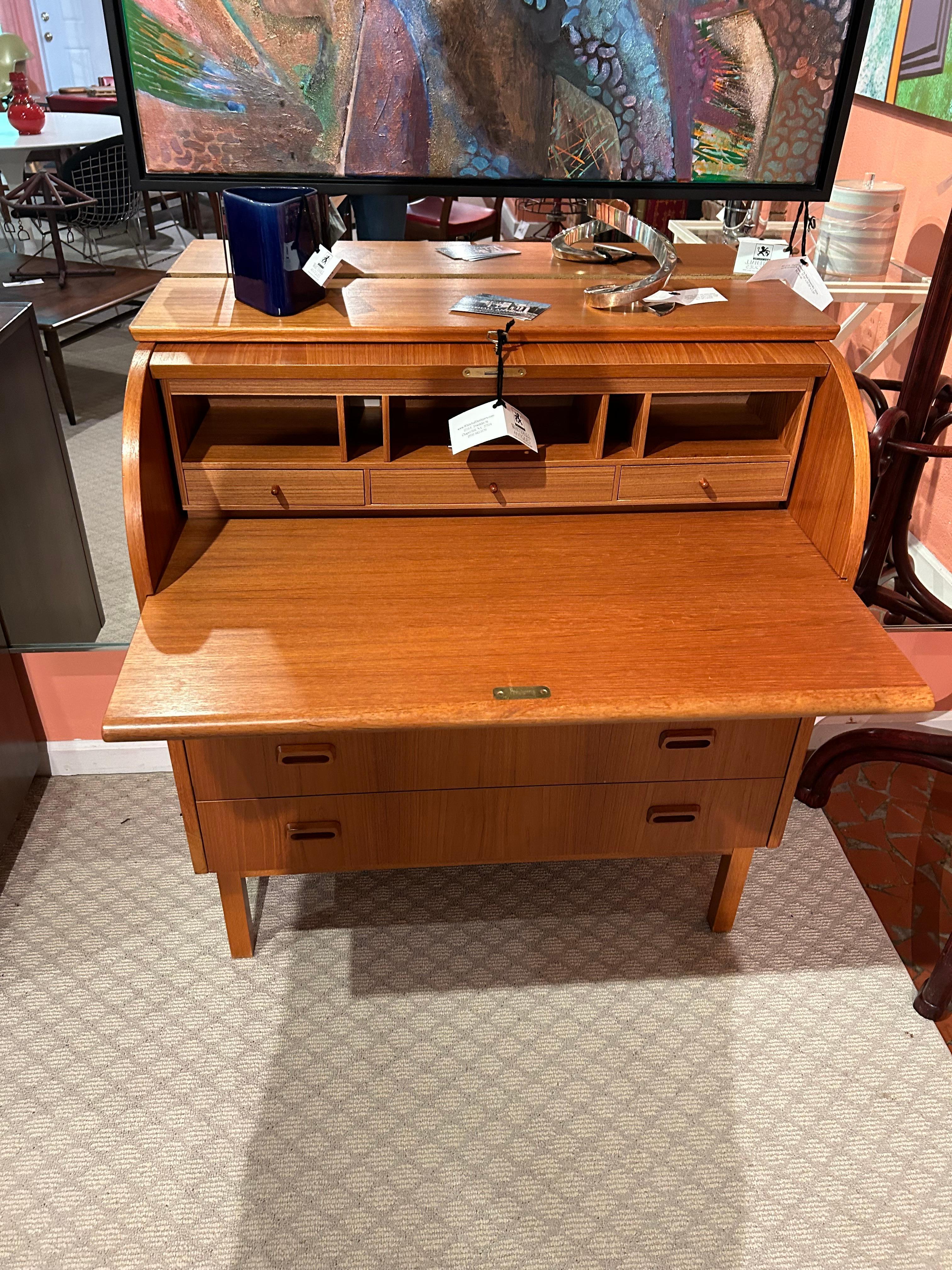Swedish Mid-Century Modern Roll Top Desk, circa 1960s 10
