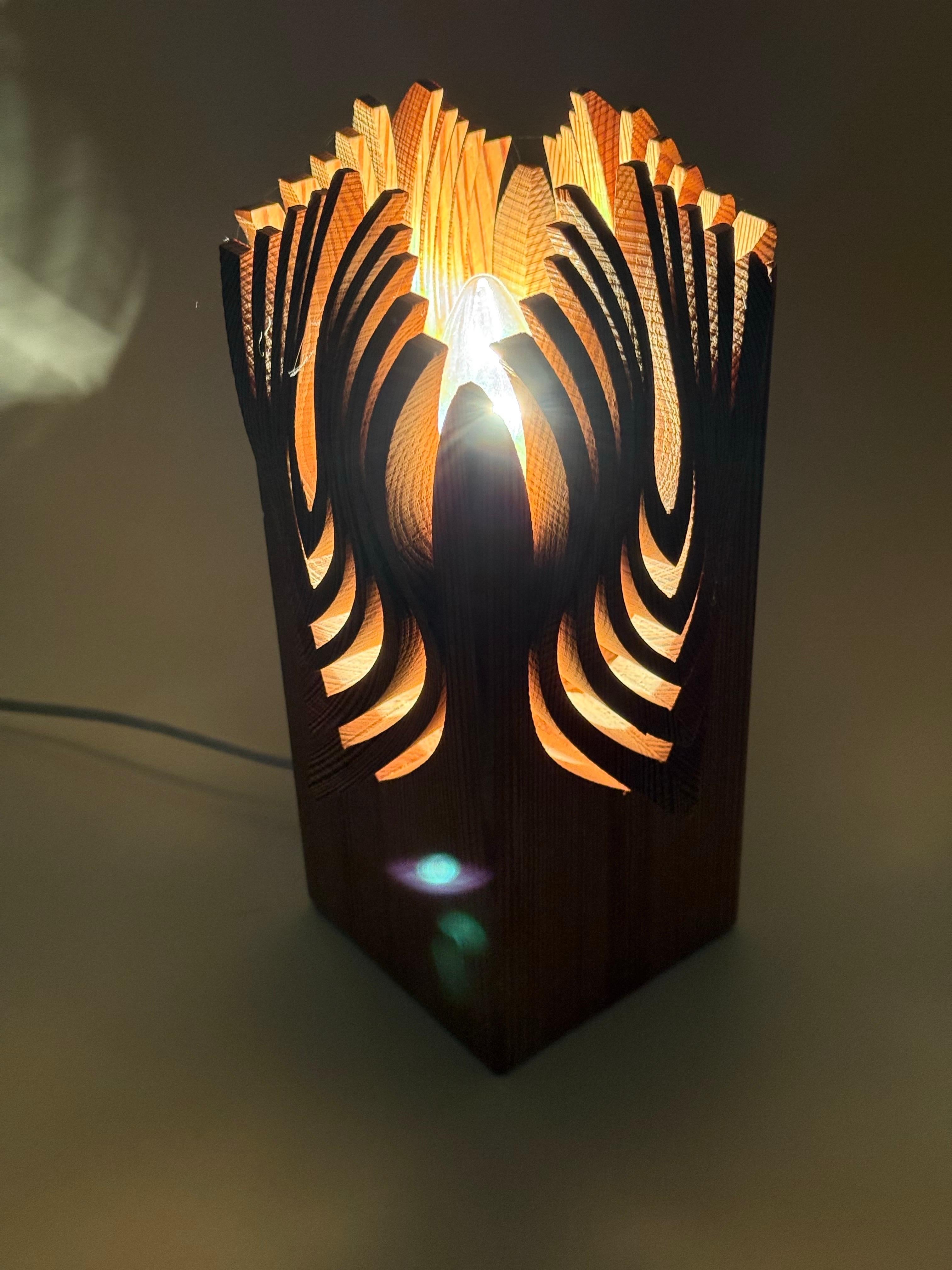 Lámpara de mesa escultórica sueca de pino de mediados de siglo, años 70 en venta 3