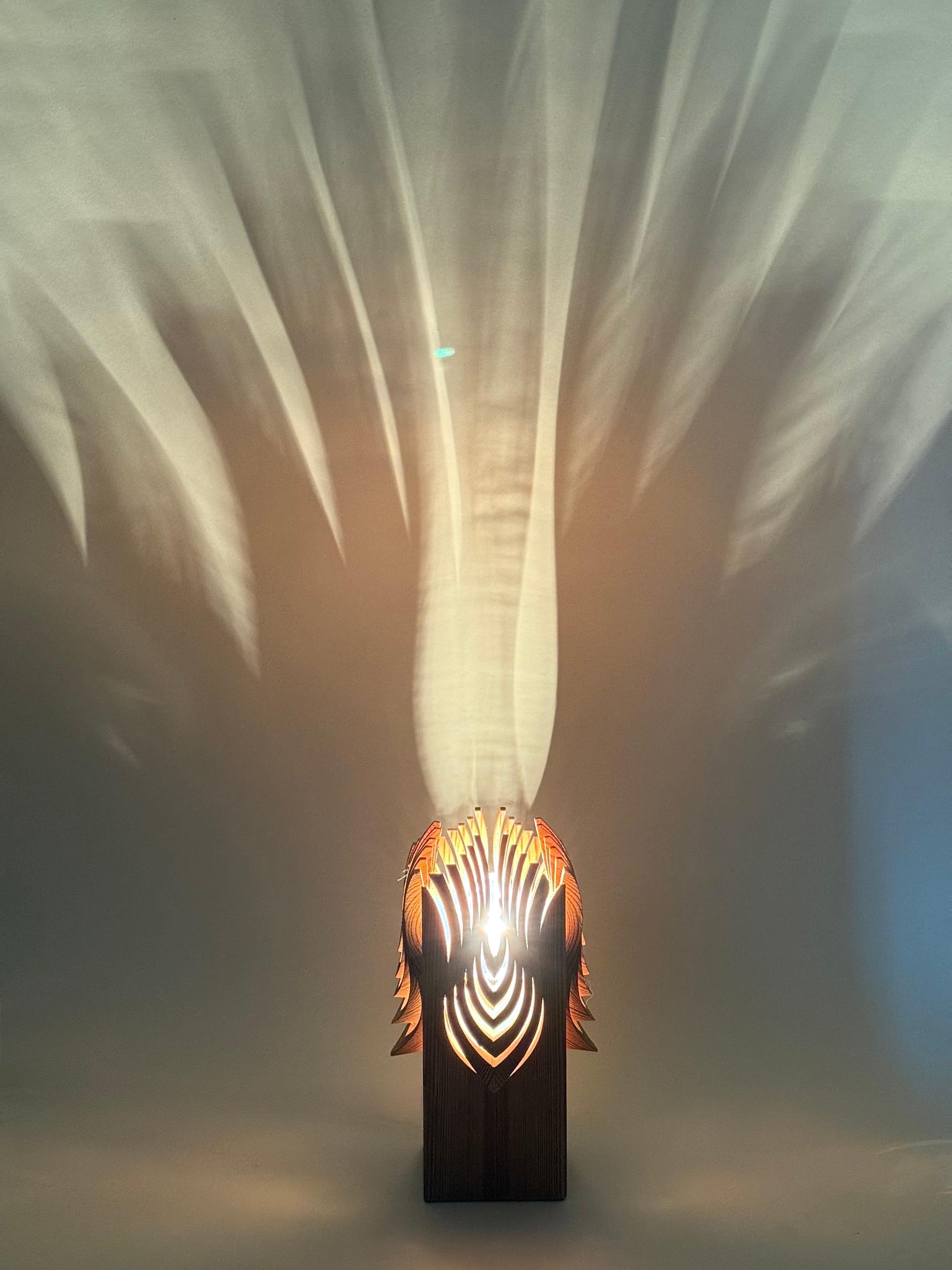 Lámpara de mesa escultórica sueca de pino de mediados de siglo, años 70 en venta 4