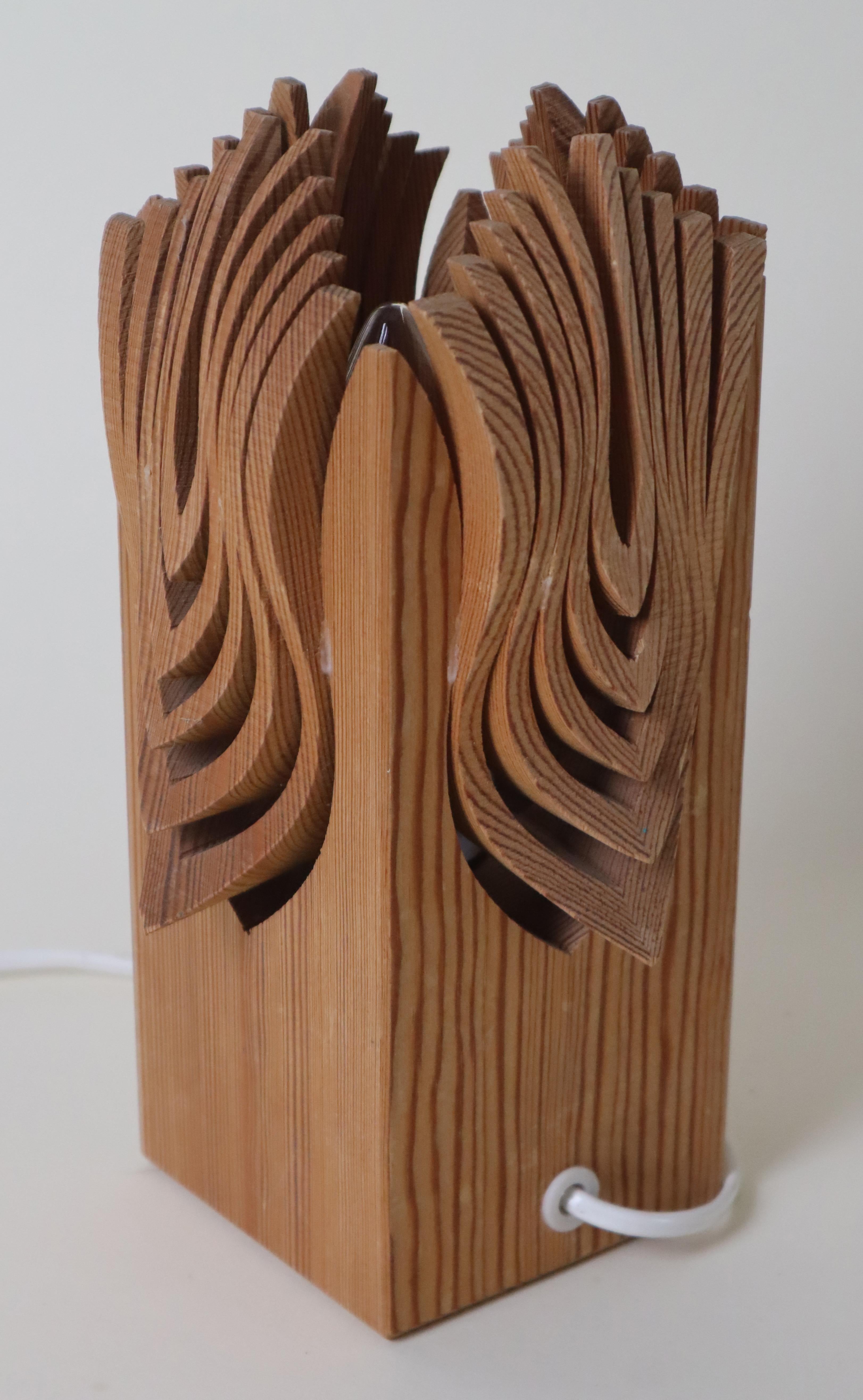 Lámpara de mesa escultórica sueca de pino de mediados de siglo, años 70 en Bueno estado para la venta en Hannover, DE