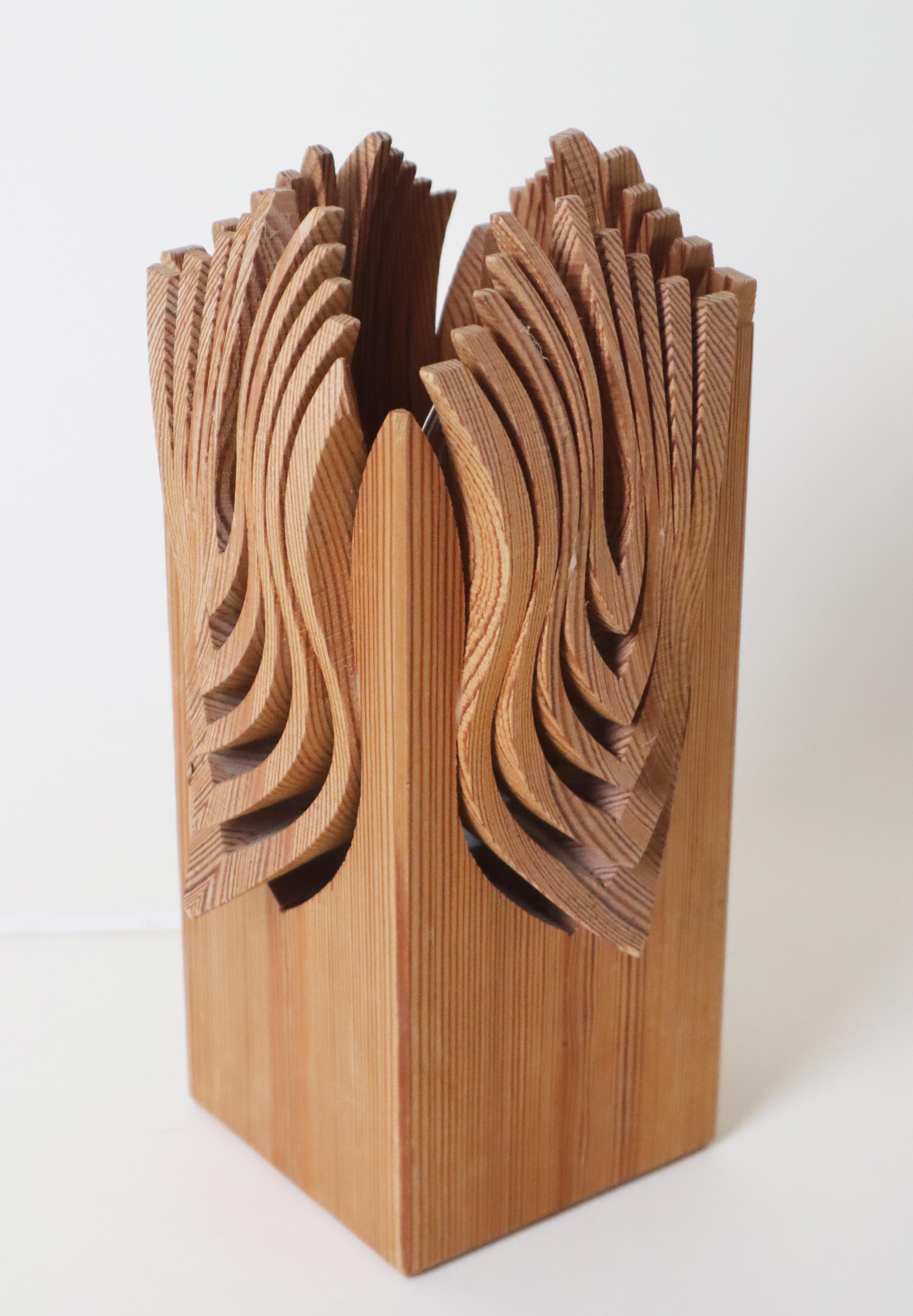 Lámpara de mesa escultórica sueca de pino de mediados de siglo, años 70 finales del siglo XX en venta