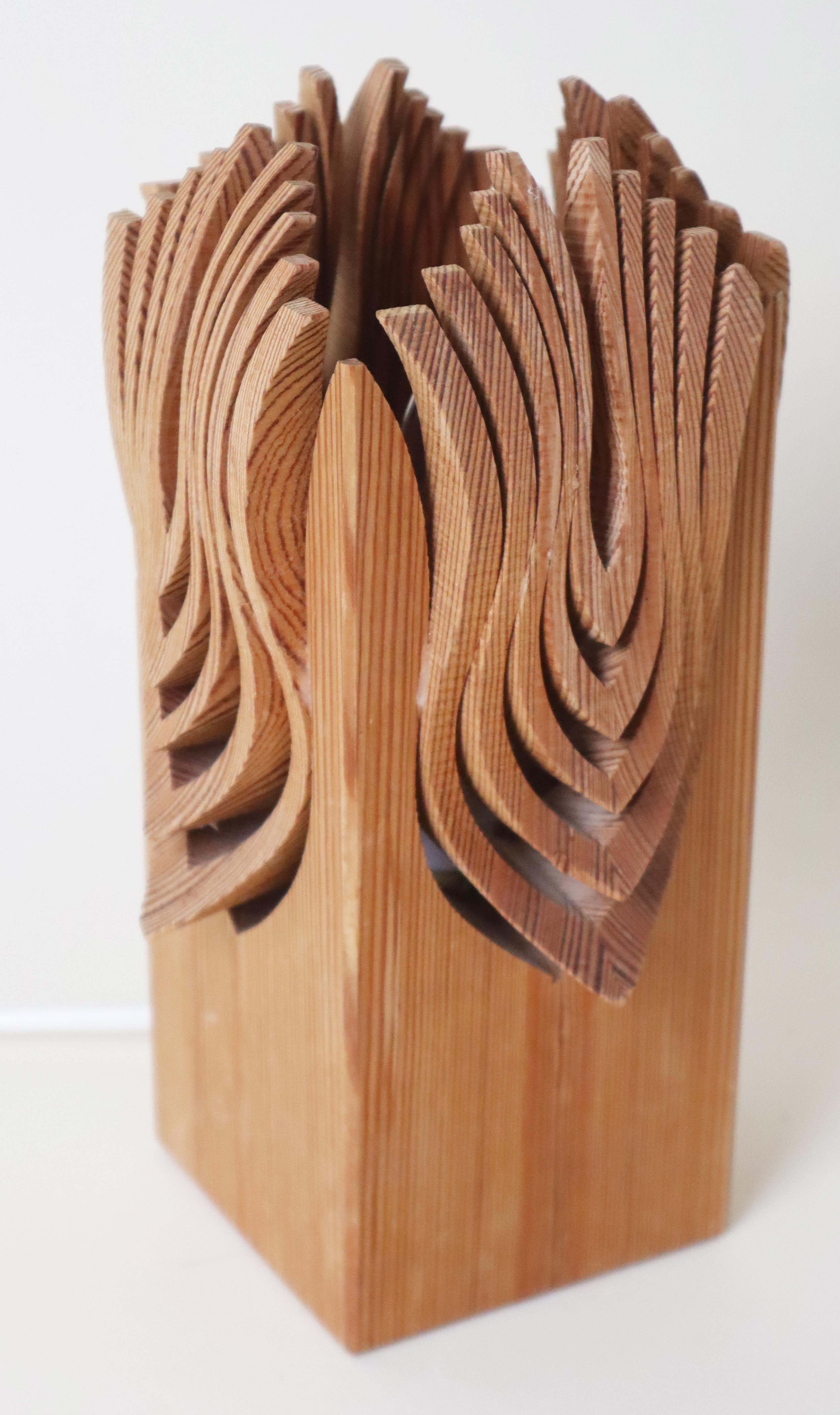 Lámpara de mesa escultórica sueca de pino de mediados de siglo, años 70 Pino en venta