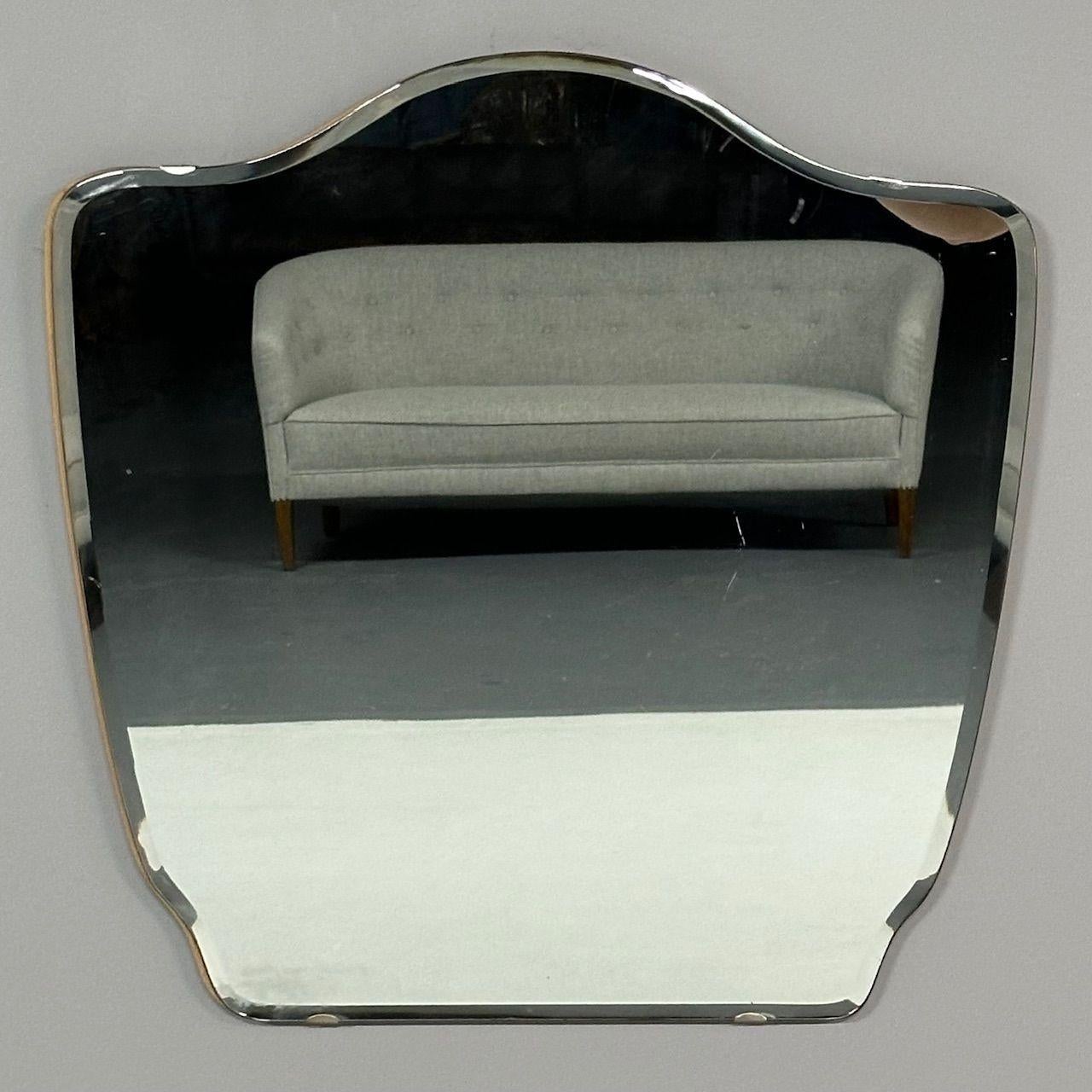 Schwedischer Mid-Century-Modern-Wandspiegel, Schilfrohrform, Schweden, 1970er Jahre im Zustand „Gut“ im Angebot in Manhasset, NY