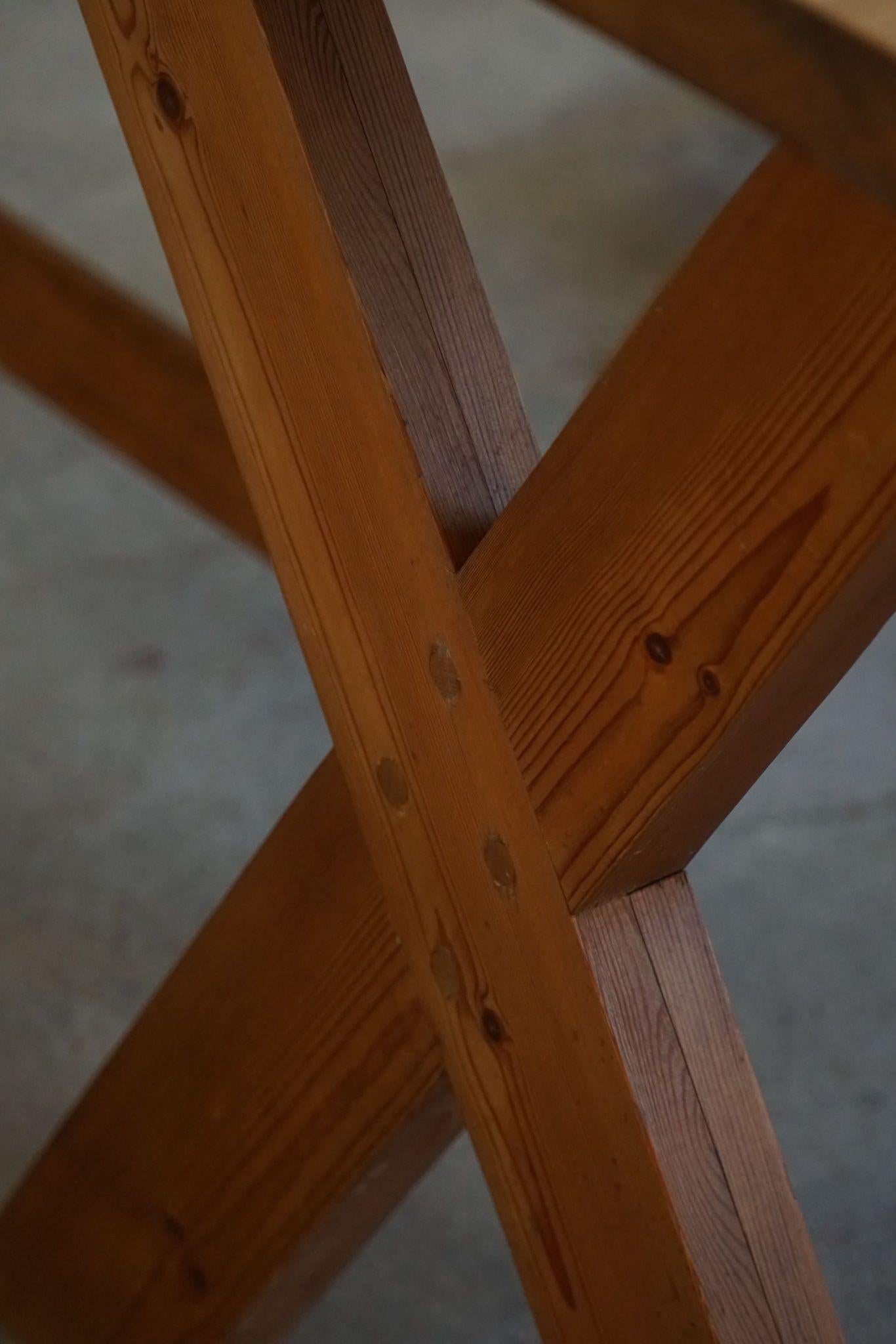 Swedish Mid Century Modern Solid Pine Desk, Roland Wilhelmsson, Made in 1960s In Good Condition For Sale In Odense, DK