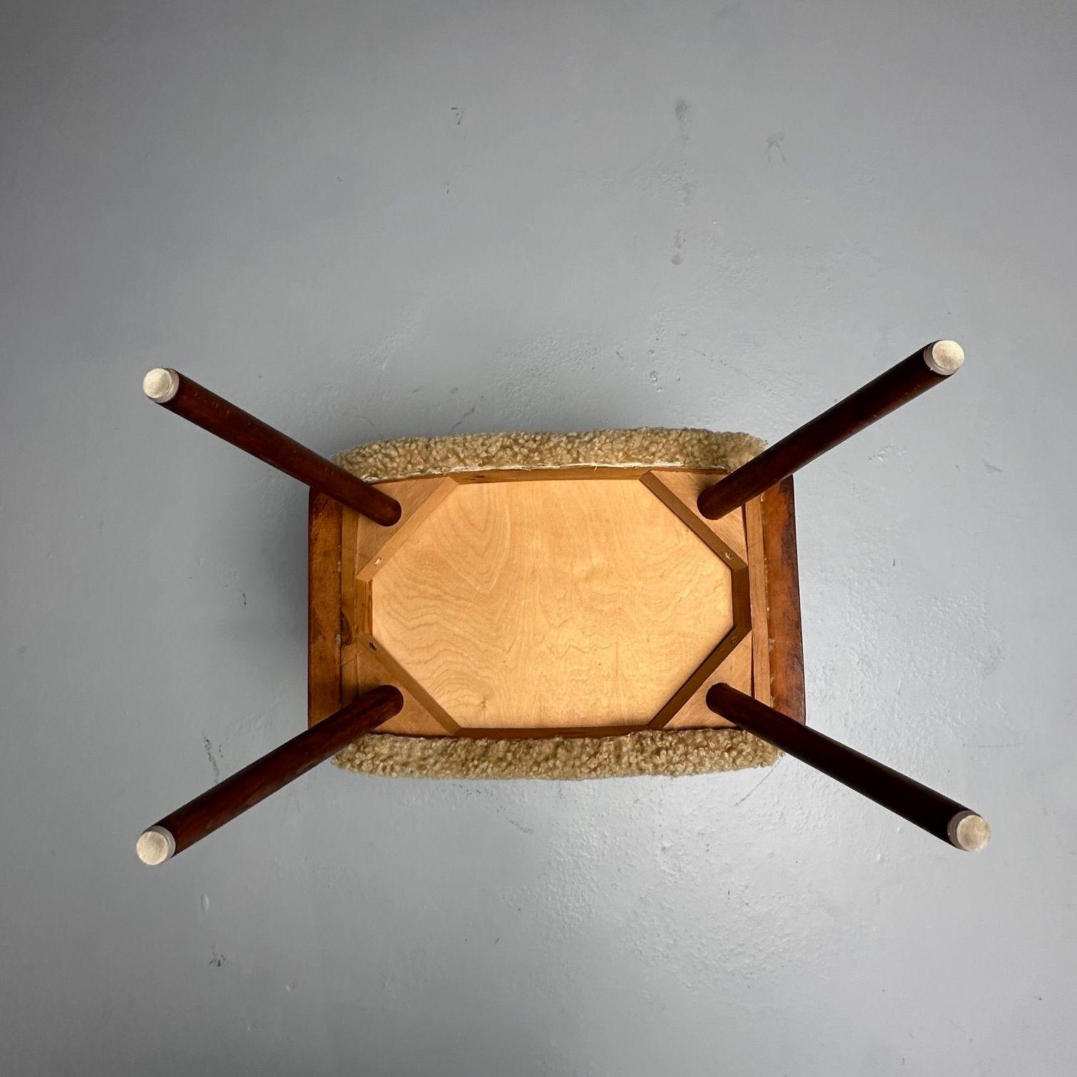 The Modernity suédois, tabourets, peau de mouton Honey, noyer, Suède, années 1970 en vente 4