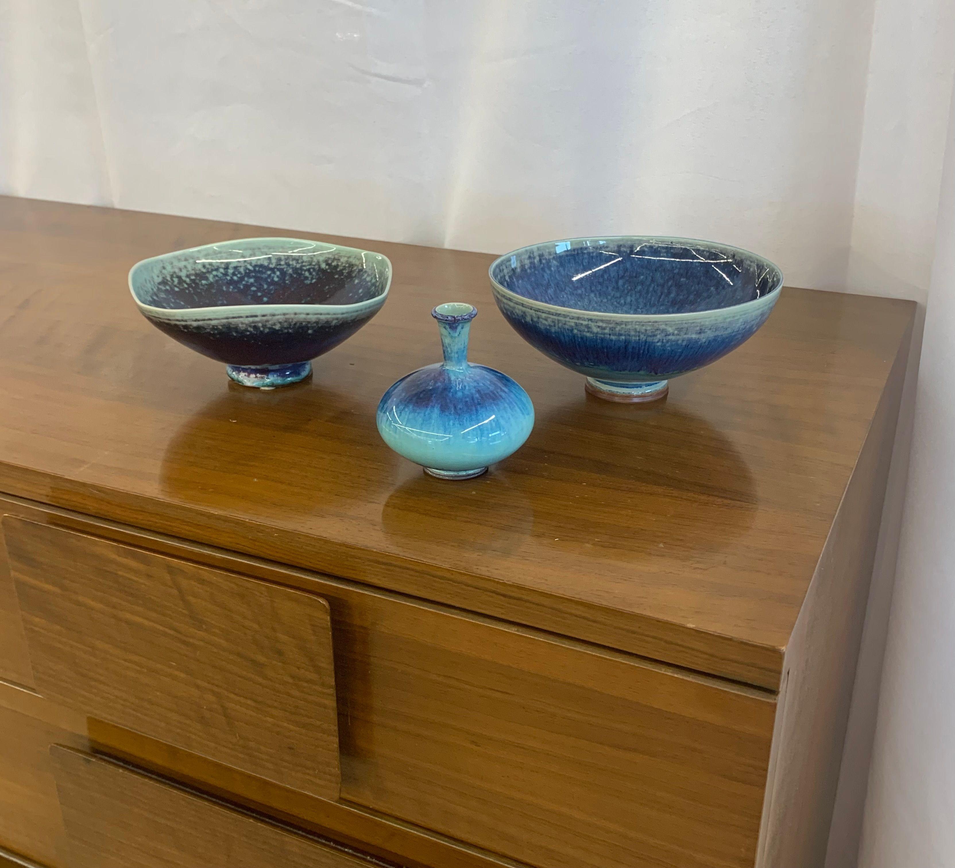 Berndt Friberg, Mid-Century Modern, Bowls, Blue Ceramic, Sweden, 1973 In Excellent Condition For Sale In Manhasset, NY