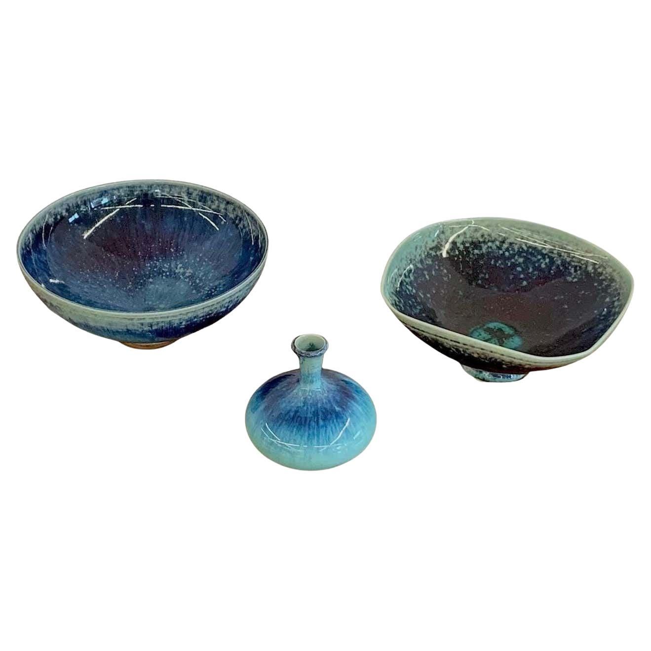 Berndt Friberg, a set of two stoneware bowls and one vase from Gustavsbergs Studio, 1973.

Berndt Friberg
Sweden, 1899-1981

Other ceramicists of the period include Axel Salto, Carl-Harry Stålhane and Wilhelm Kåge.

Measurements-
Short ball