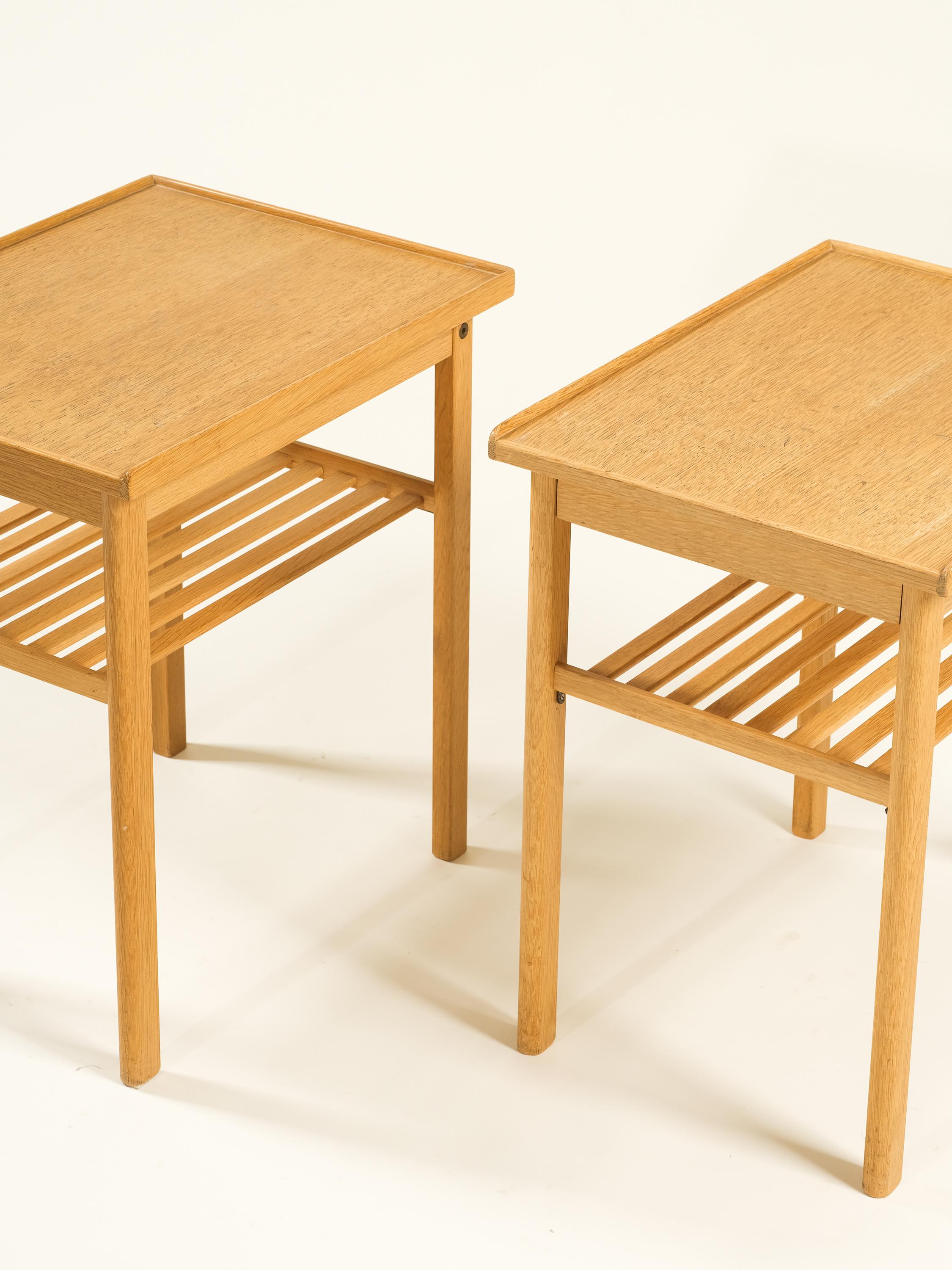 Introducing a stunning pair of Swedish oak bedside tables. These tables, dating back to the 1960s, are made of oak and showcase a minimalistic design with exquisite attention to detail.

These bedside tables are in good original condition, with only