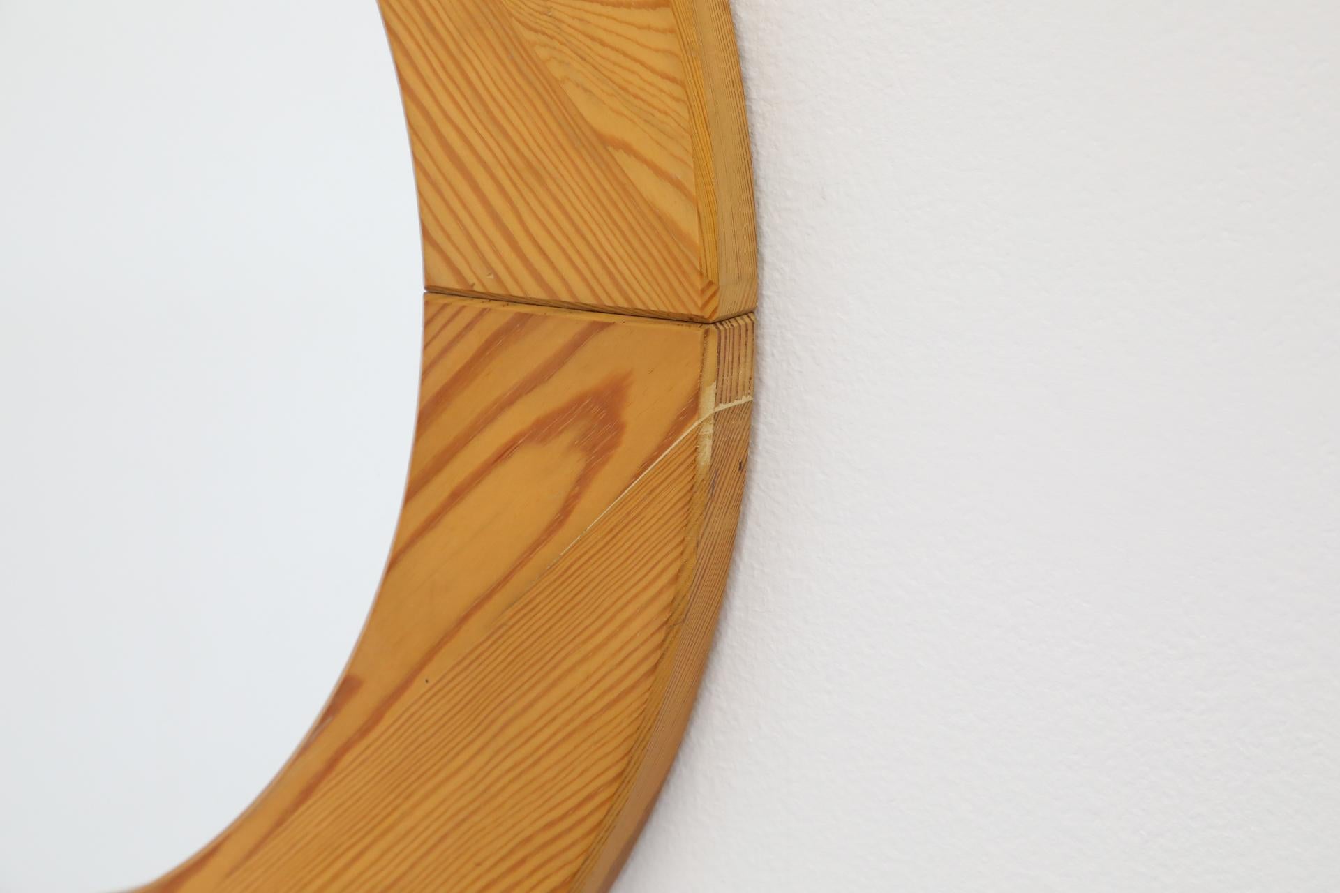 Miroir mural ovale en pin de style suédois du milieu du siècle en vente 4