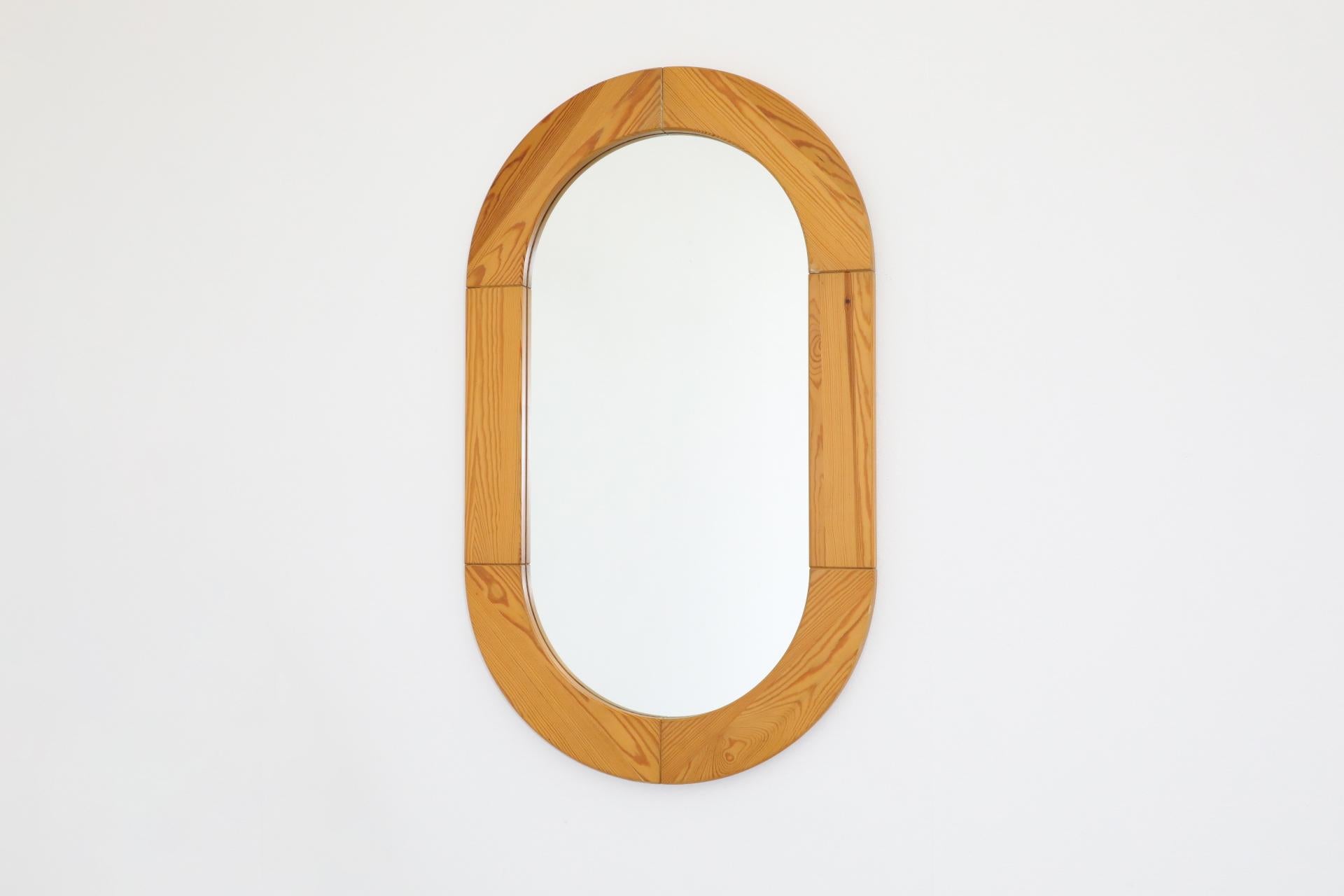 Miroir mural ovale en pin de style suédois du milieu du siècle en vente 8