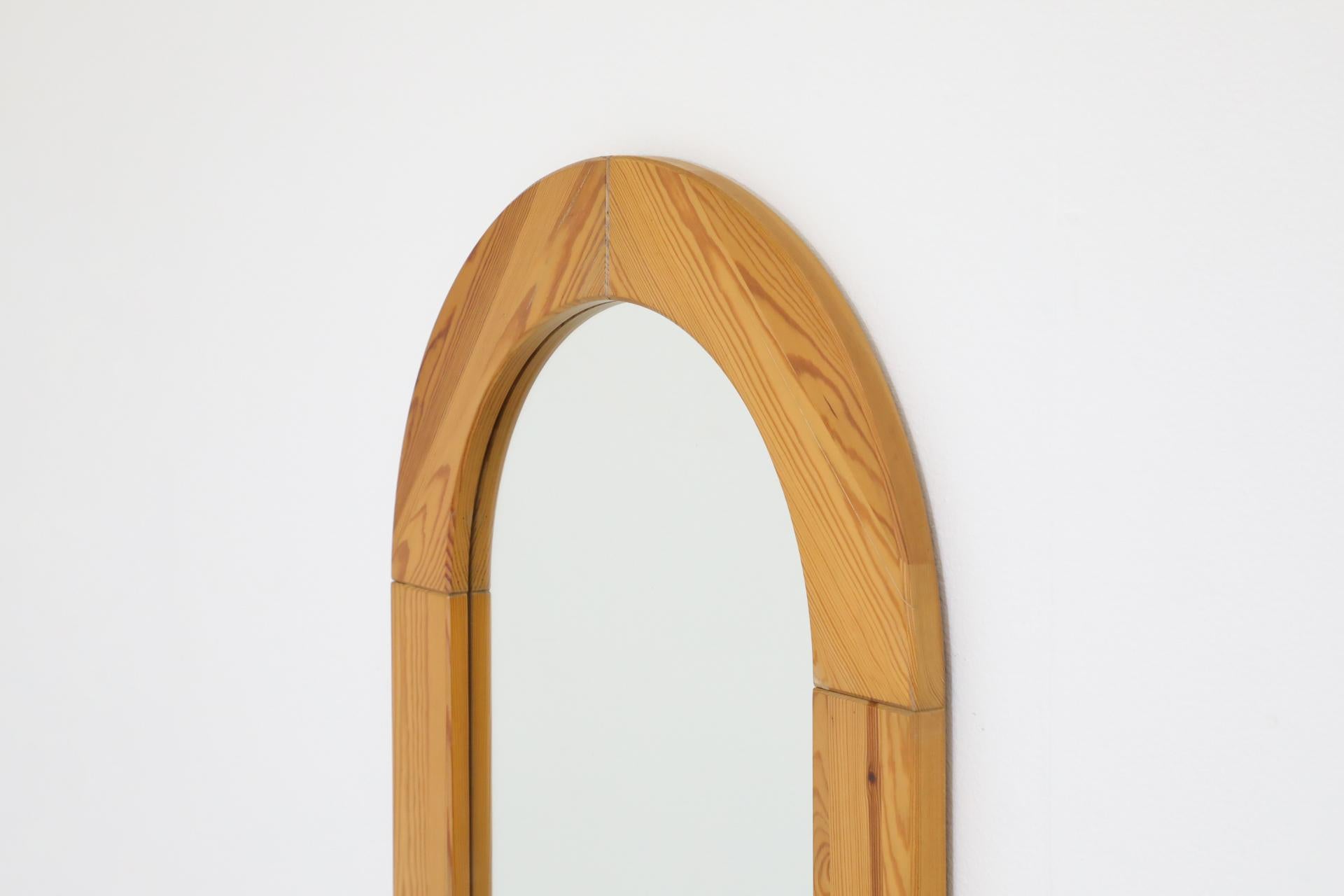Miroir mural ovale en pin de style suédois du milieu du siècle en vente 9