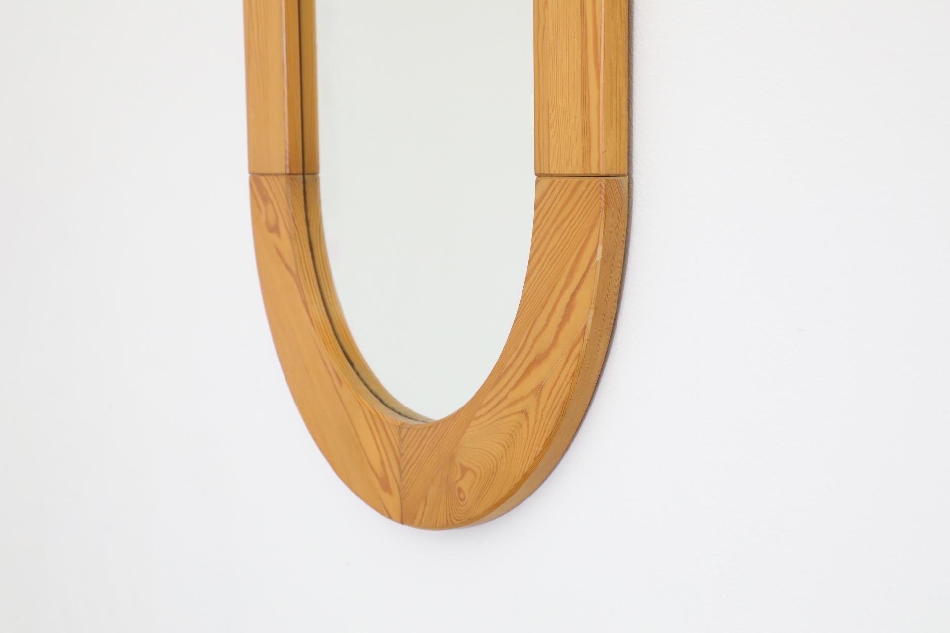 Miroir mural ovale en pin de style suédois du milieu du siècle en vente 11