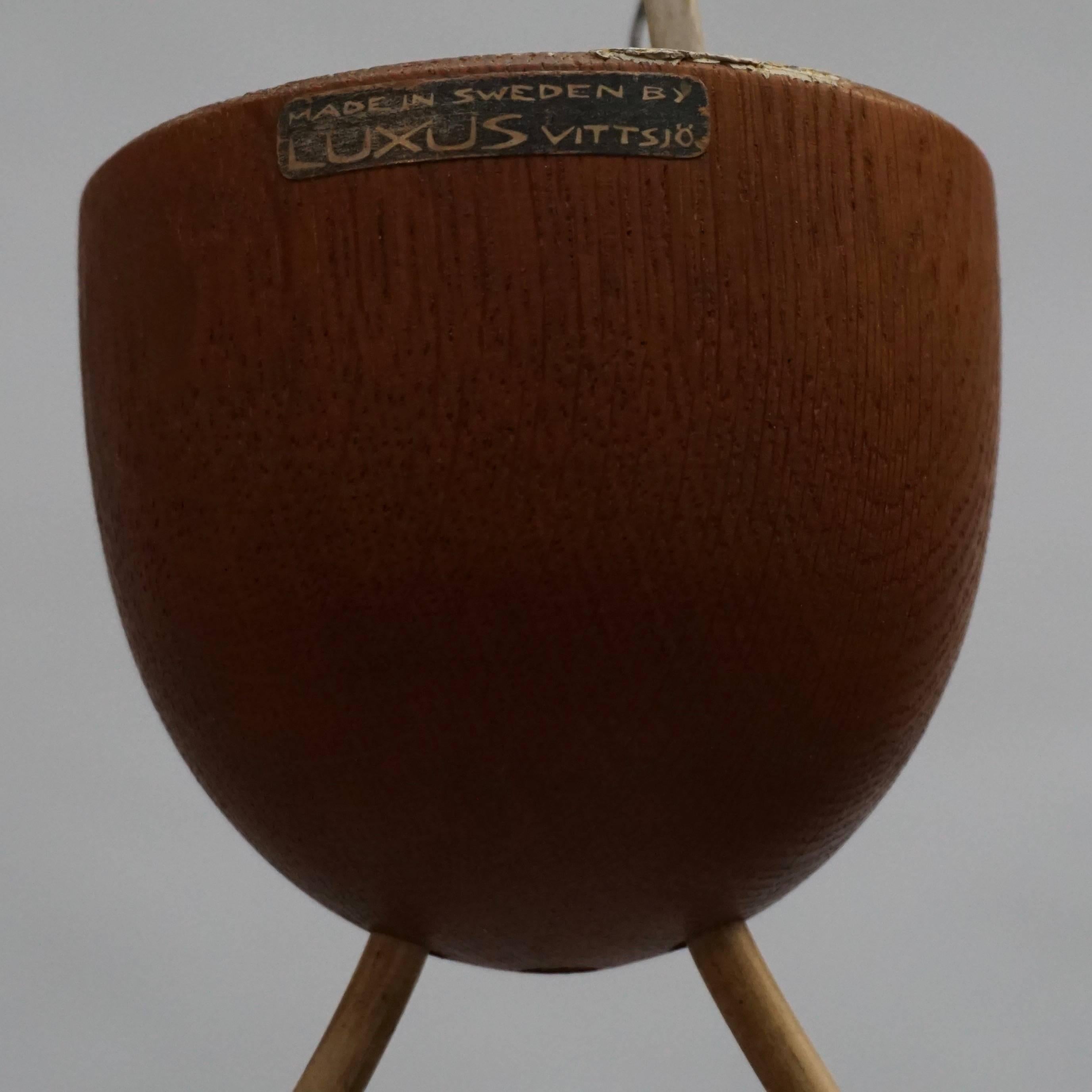 Swedish Midcentury Pendant in Oak and Opaline Glass In Good Condition For Sale In Antwerp, BE