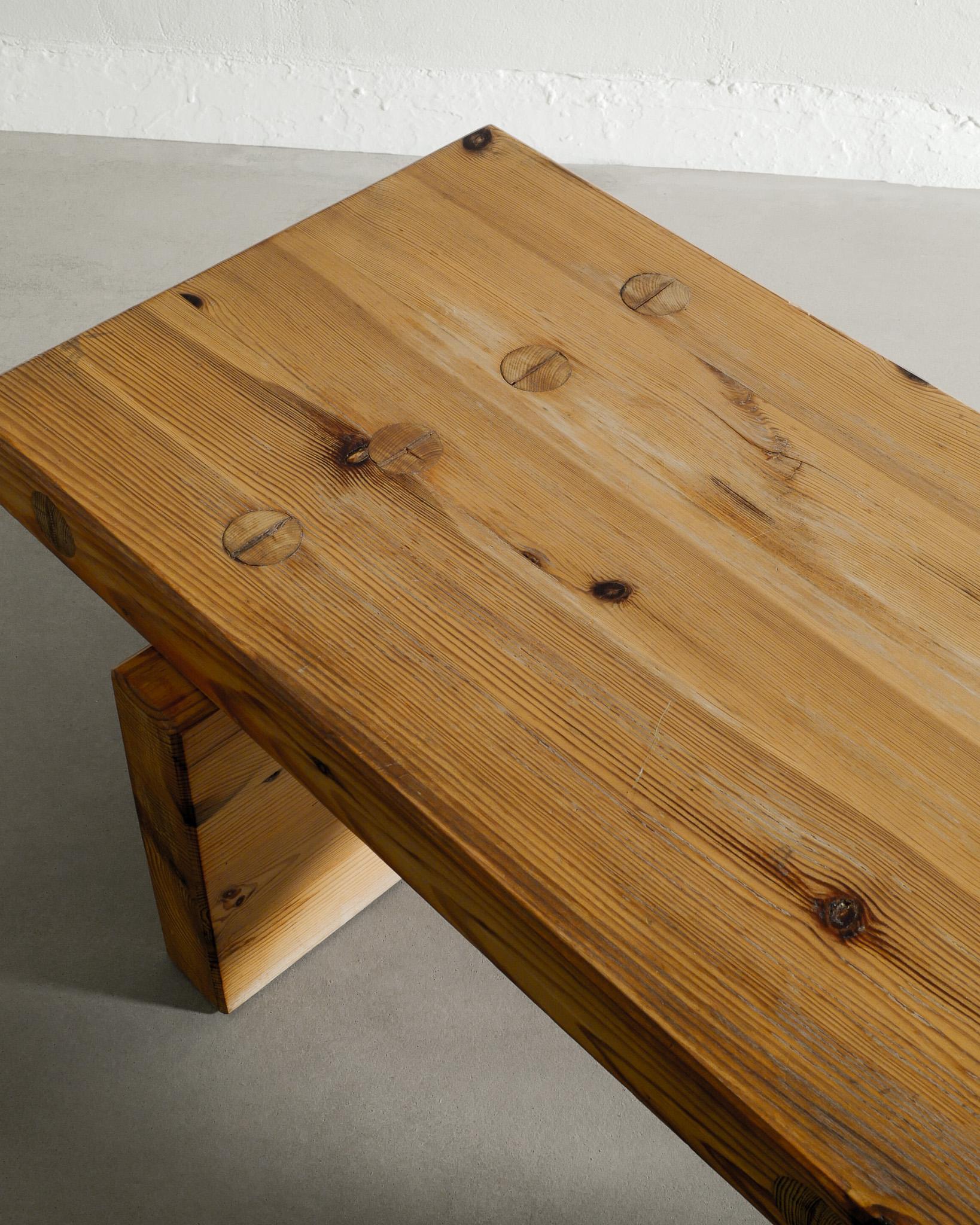 Panchina / Tavolino in legno di pino del Mid Century svedese di Roland Wilhelmsson, anni '70 In condizioni buone in vendita a Stockholm, SE