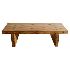 Schwedische Mid-Century-Holzbank / niedriger Tisch aus Kiefernholz von Roland Wilhelmsson, 1970er Jahre