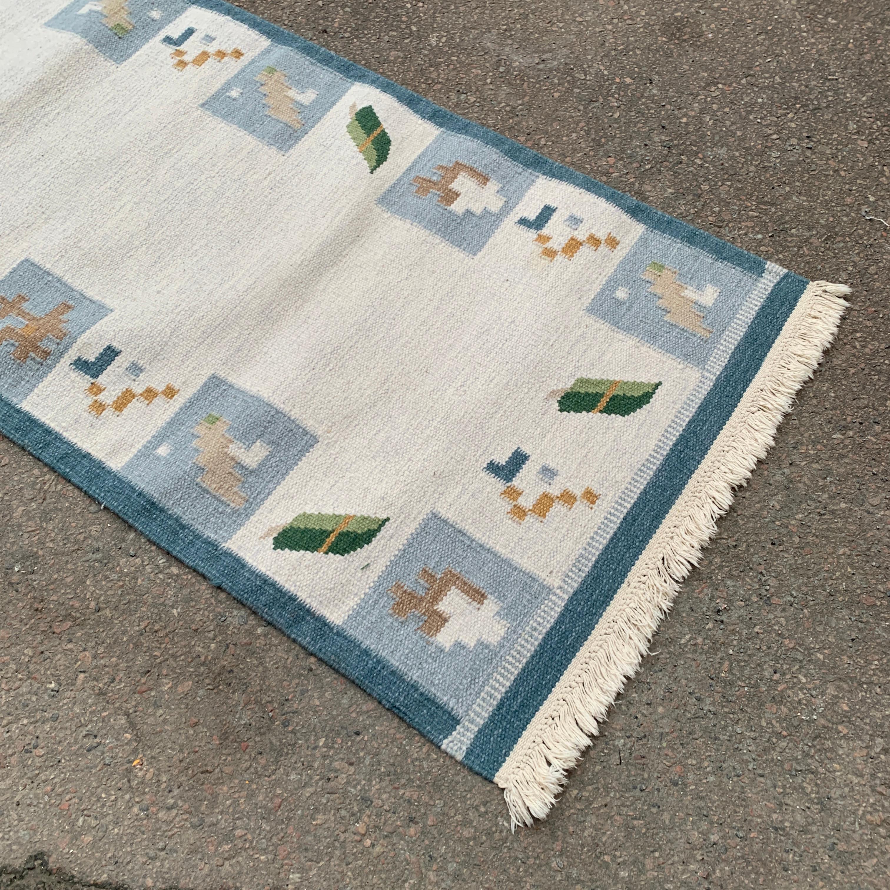 Swedish Mid-Century Rölakan Handwoven Wool Runner Carpet In Good Condition For Sale In Haddonfield, NJ