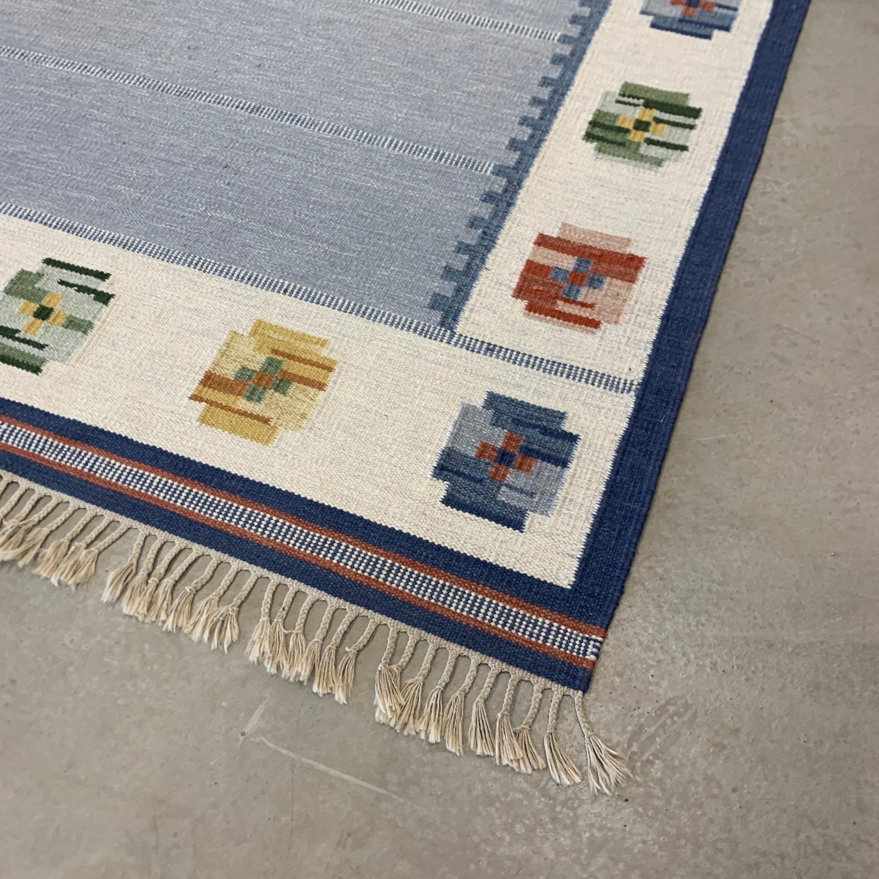Swedish Mid-Century Rölakan Rug Handwoven Wool Carpet In Good Condition For Sale In Haddonfield, NJ