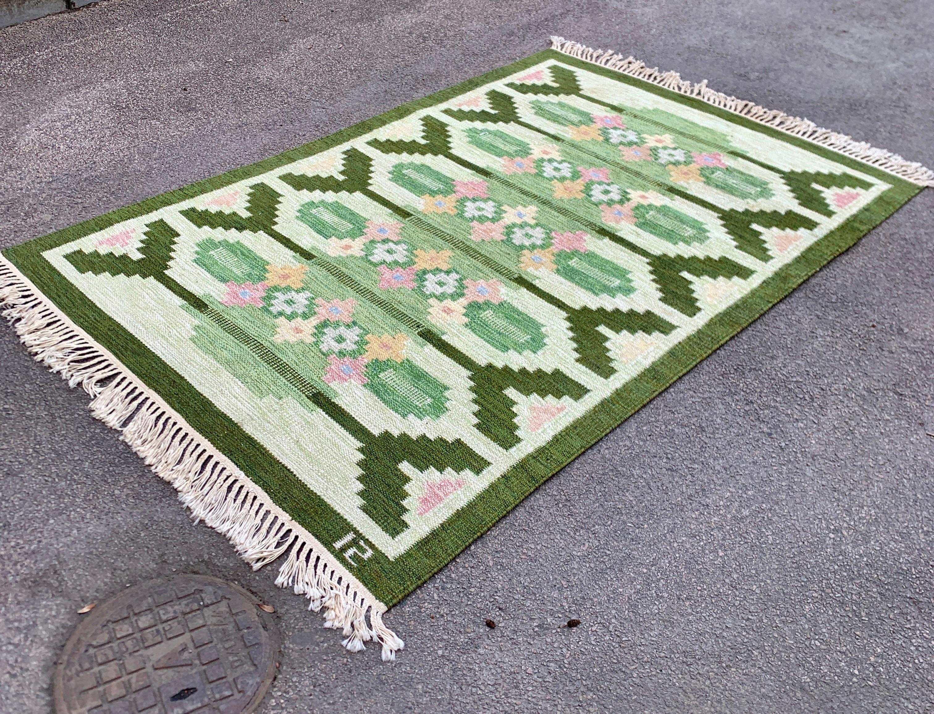 Swedish Mid-Century Rölakan Signed Handwoven Wool Carpet In Good Condition For Sale In Haddonfield, NJ