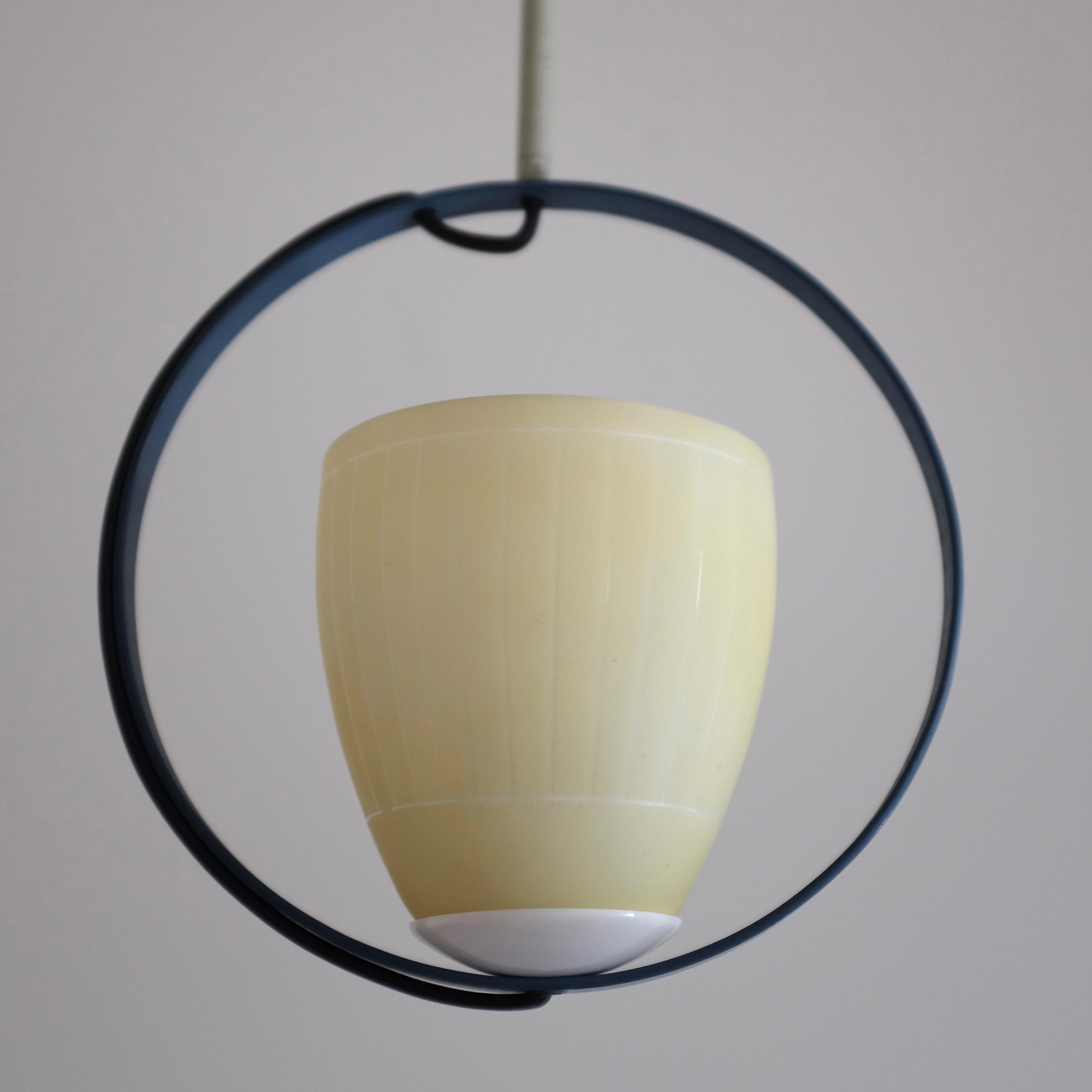 Charming Vintage Swedish outdoor metal pendant with arrow ornament in green. One light source in the middle of the circle with a vintage decorated socket. Age appropriate wear with small marks. Comes with original wiring.

Dimensions: H 20.5 in. x W
