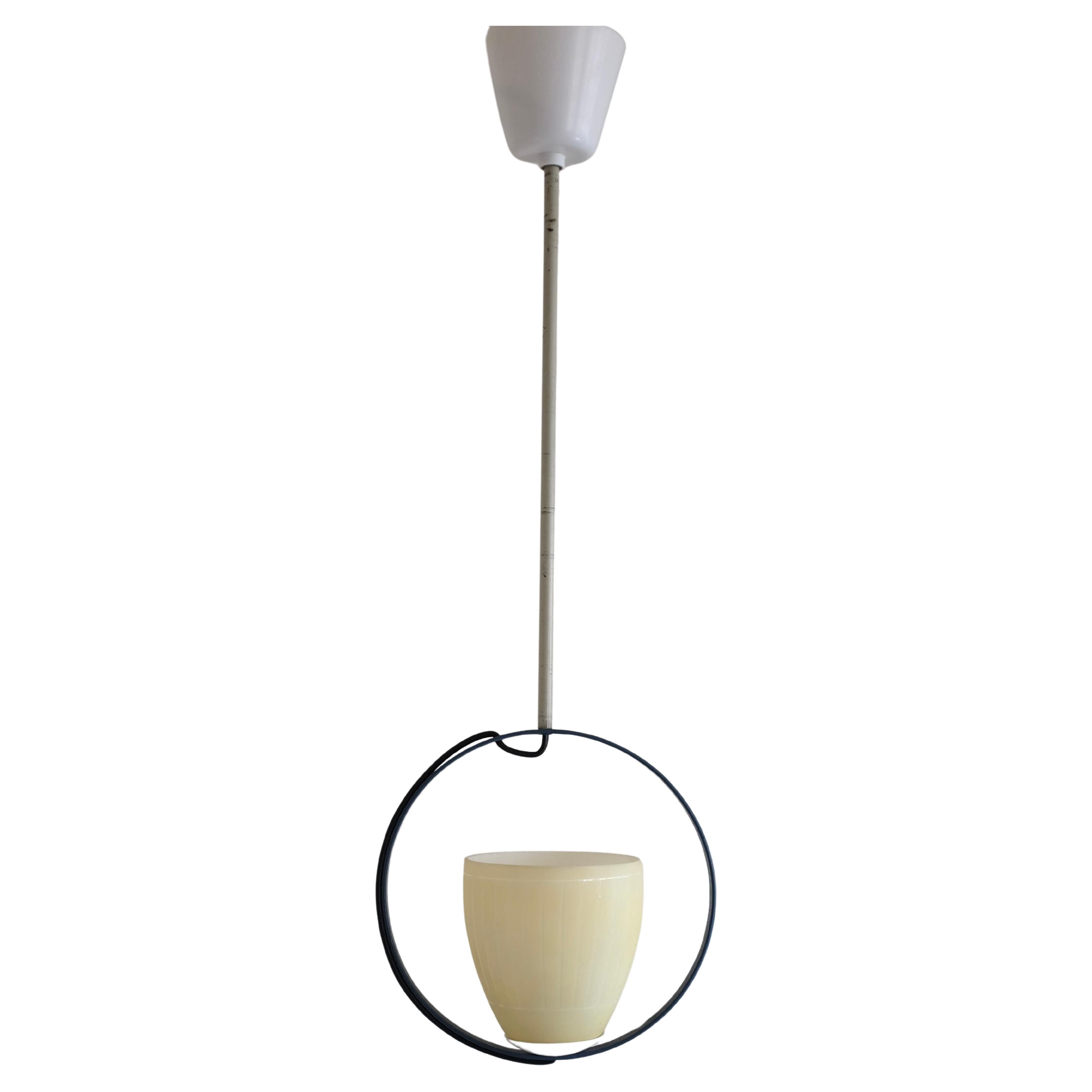 Schwedische Mid-Century-Pendelleuchte aus Metall und Glas