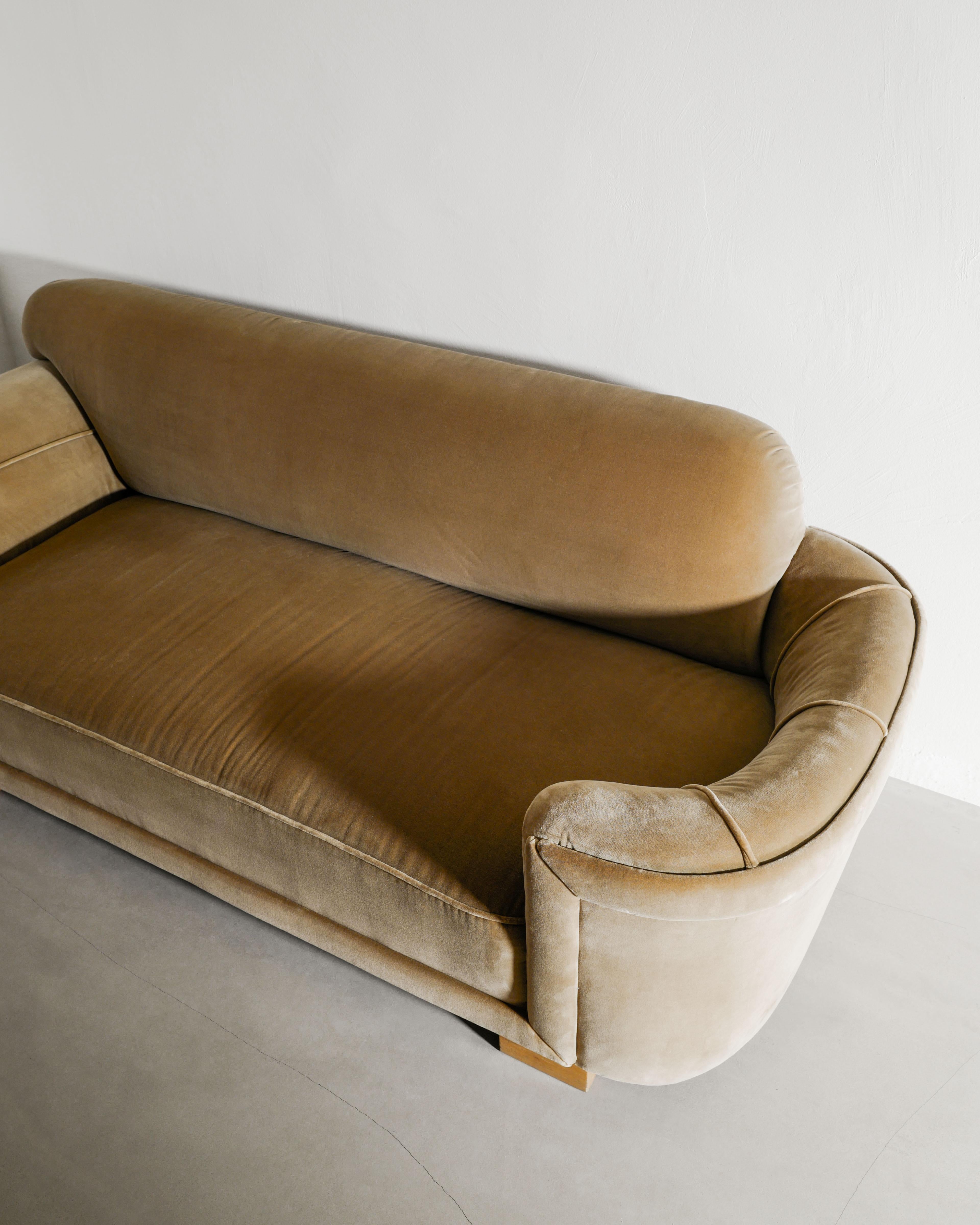 Velours Swedish Mid Century Sculptural Canapé Sofa in Velvet Produced in Sweden, 1940s en vente
