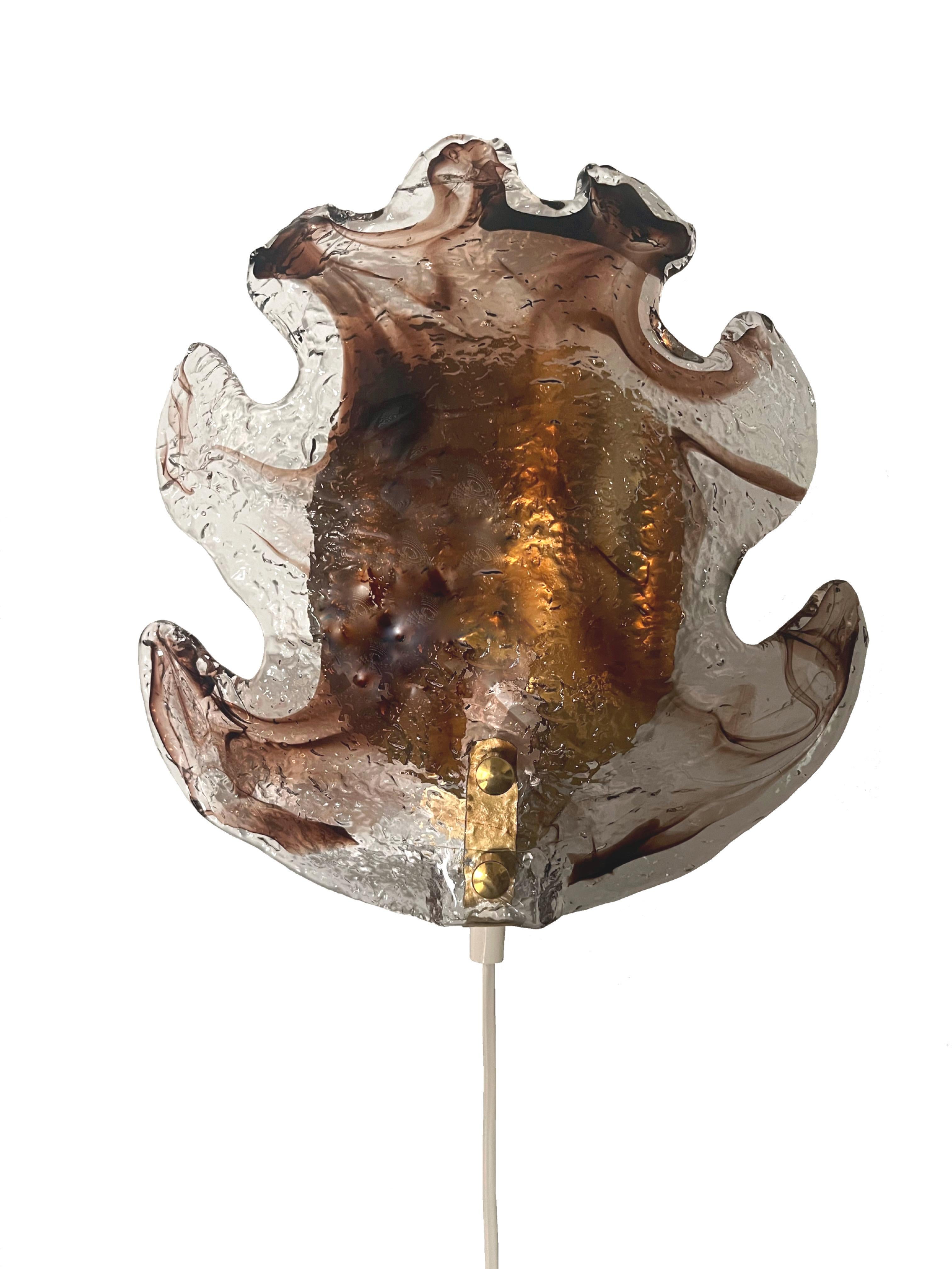 Applique svedese di metà secolo con vetro fumé singolo di Fåglavik, anni '70 in vendita 4