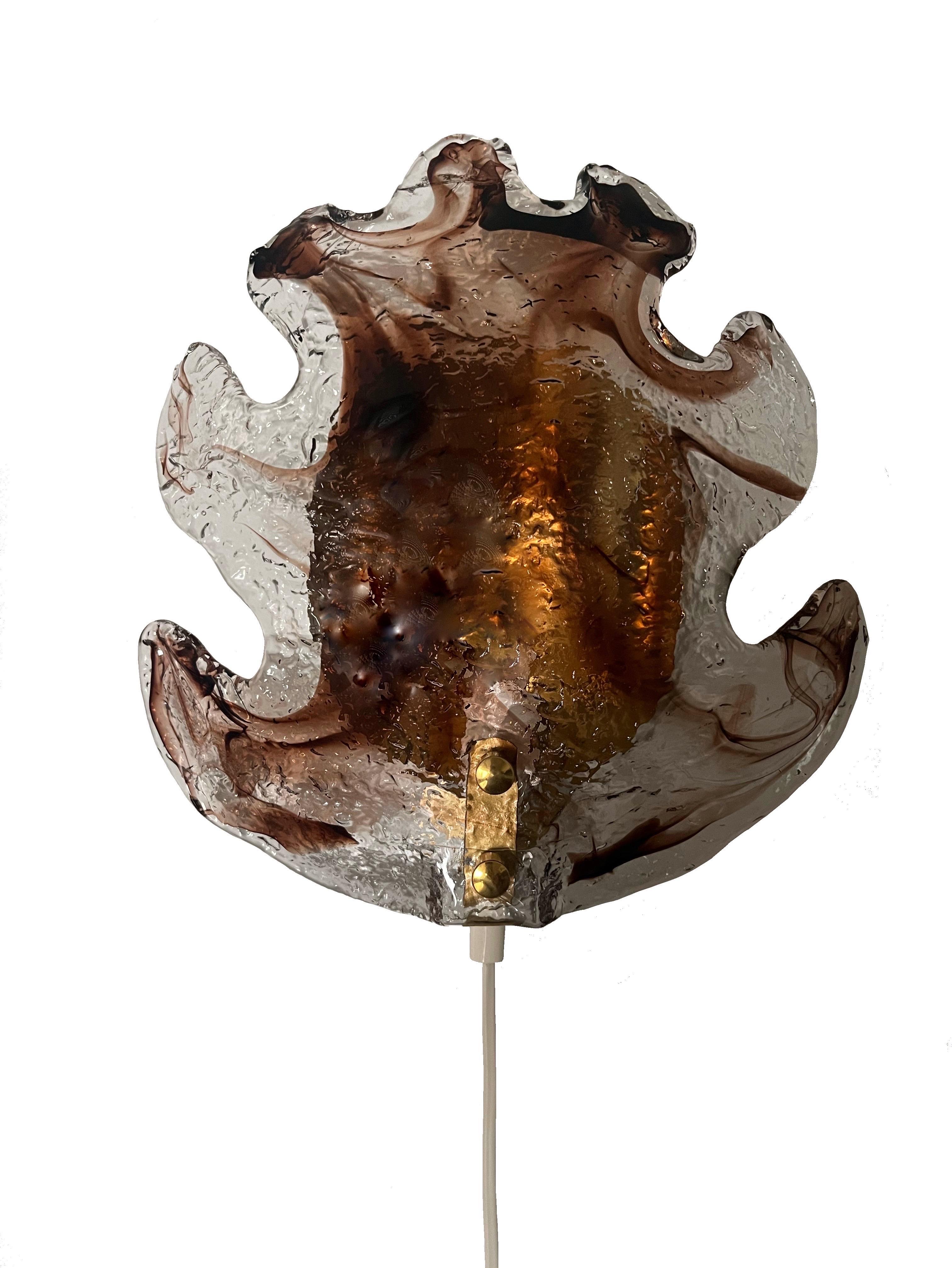 Fine XX secolo Applique svedese di metà secolo con vetro fumé singolo di Fåglavik, anni '70 in vendita