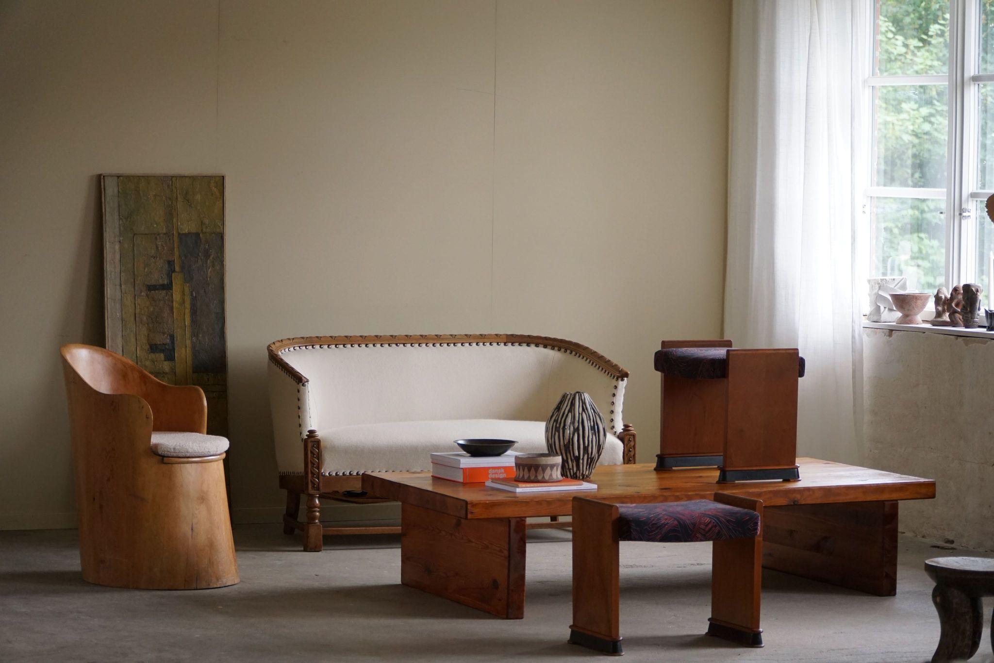 Table de canapé suédoise du milieu du siècle en pin massif, attribuée à Sven Larsson, années 1960 Bon état - En vente à Odense, DK