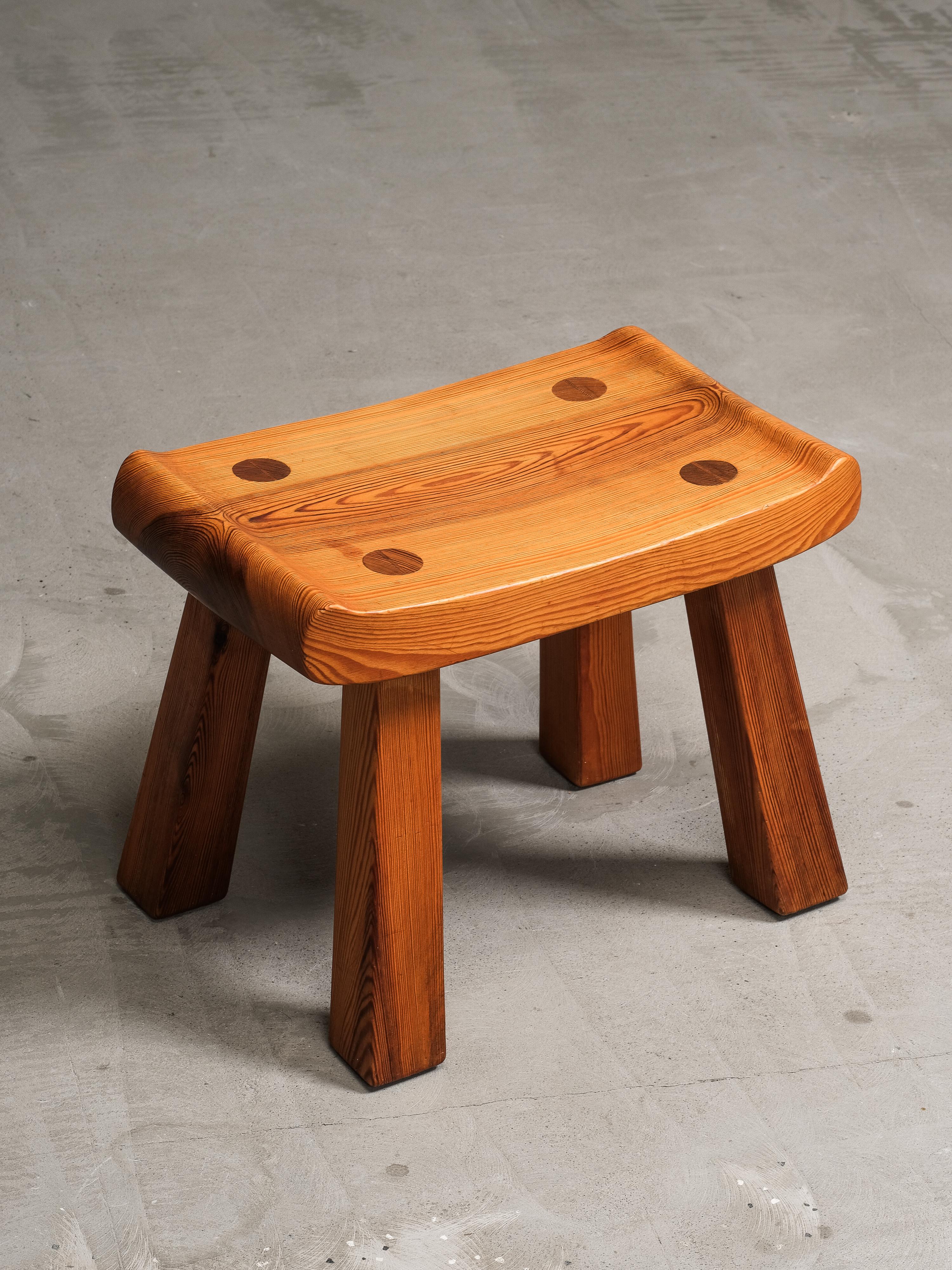Scandinavo moderno Sgabello svedese di metà secolo in pino massiccio, anni '50 in vendita
