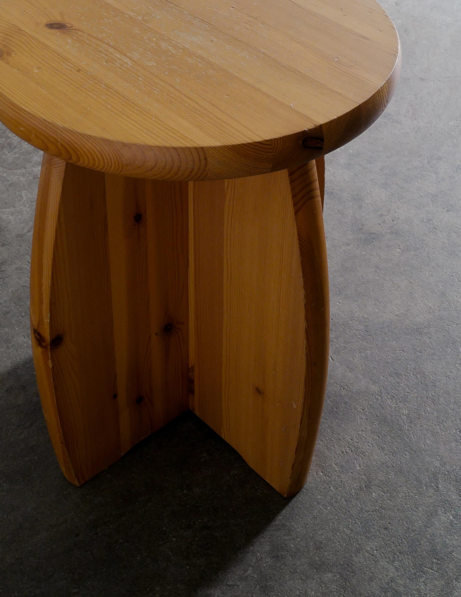 Swedish Mid-Century Stool in Solid Stained Pine Produced in Sweden Ca 1970s In Good Condition For Sale In Stockholm, SE