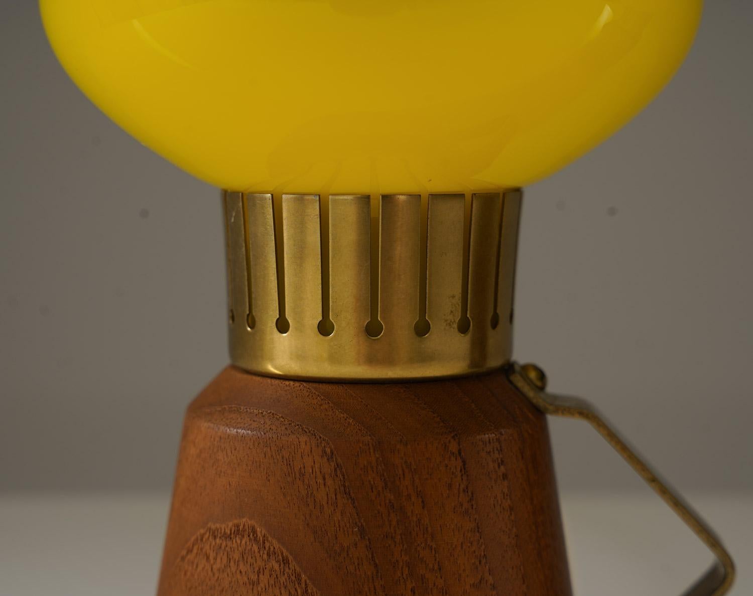 XX secolo Lampada da tavolo svedese del Mid Century di ASEA in vendita