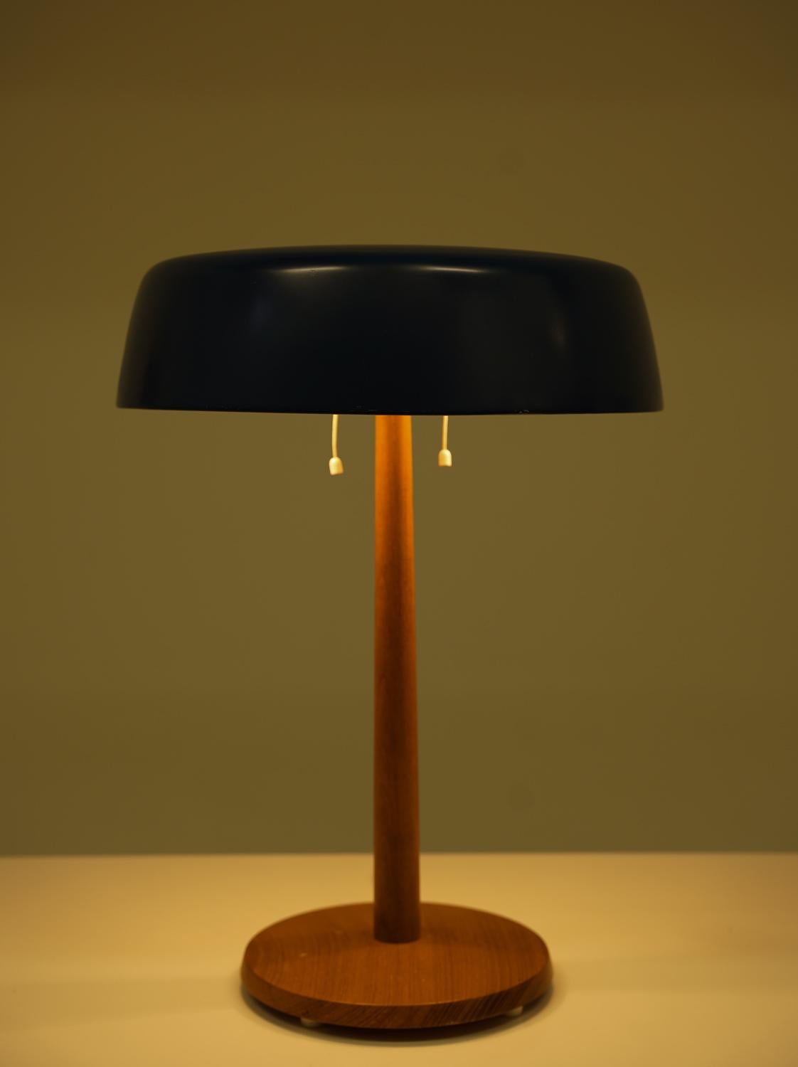Lámpara de mesa sueca de mediados de siglo by Bergboms en venta 1